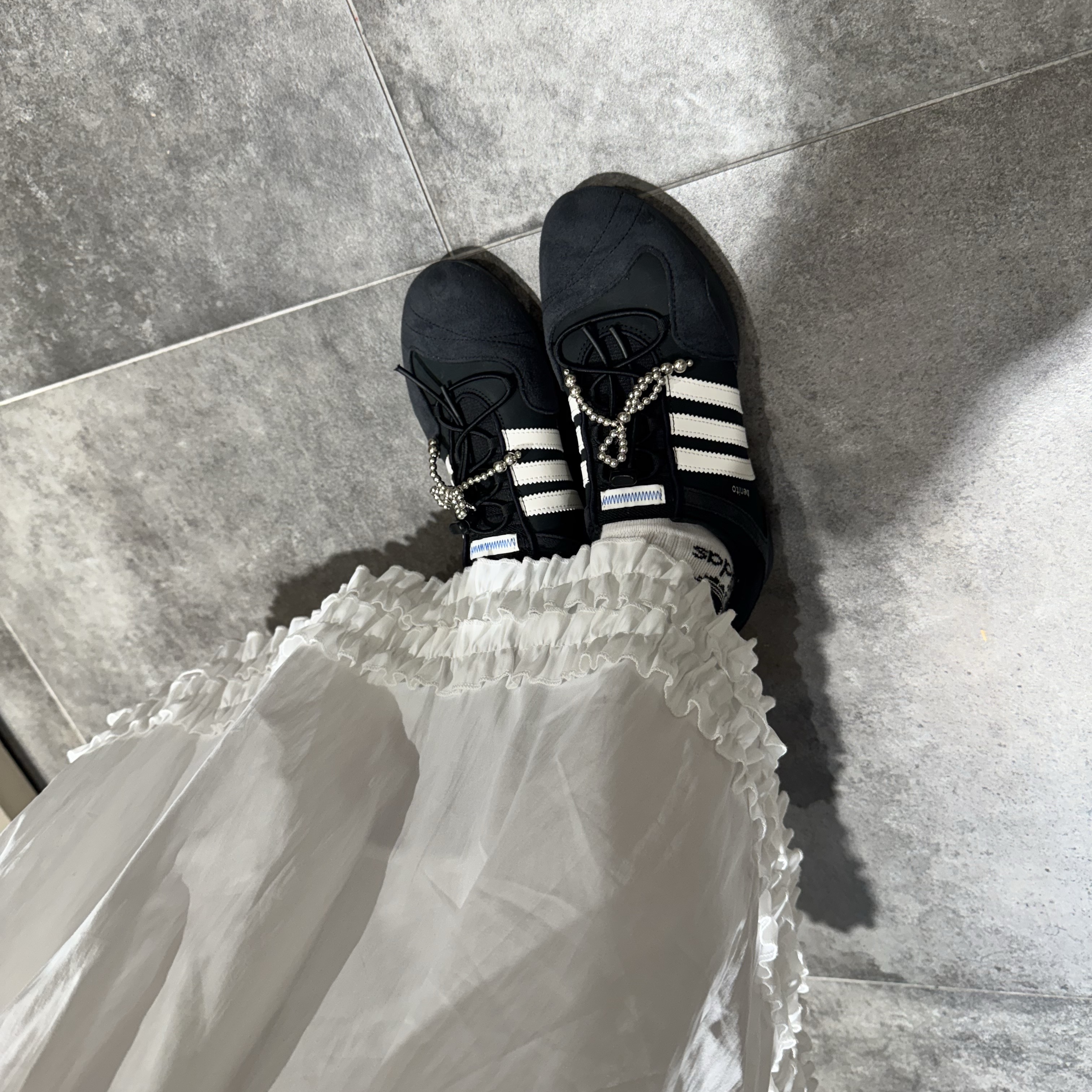 Adidas x Bad Bunny Ballerina Core Black Chalk White 착용 스타일