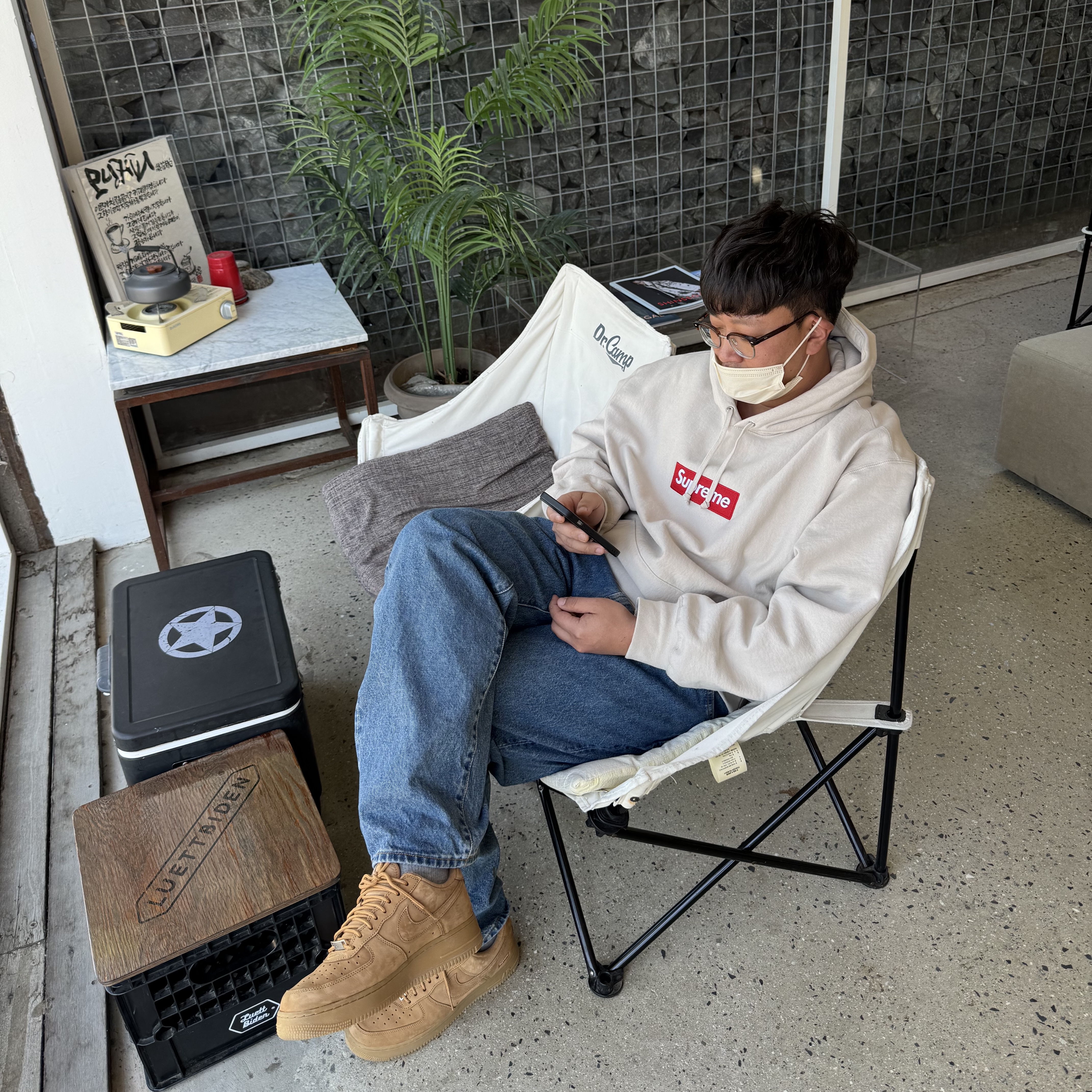 Nike x Supreme Air Force 1 Low Flax, Supreme Box Logo Hooded Sweatshirt Stone - 24FW 착용 스타일