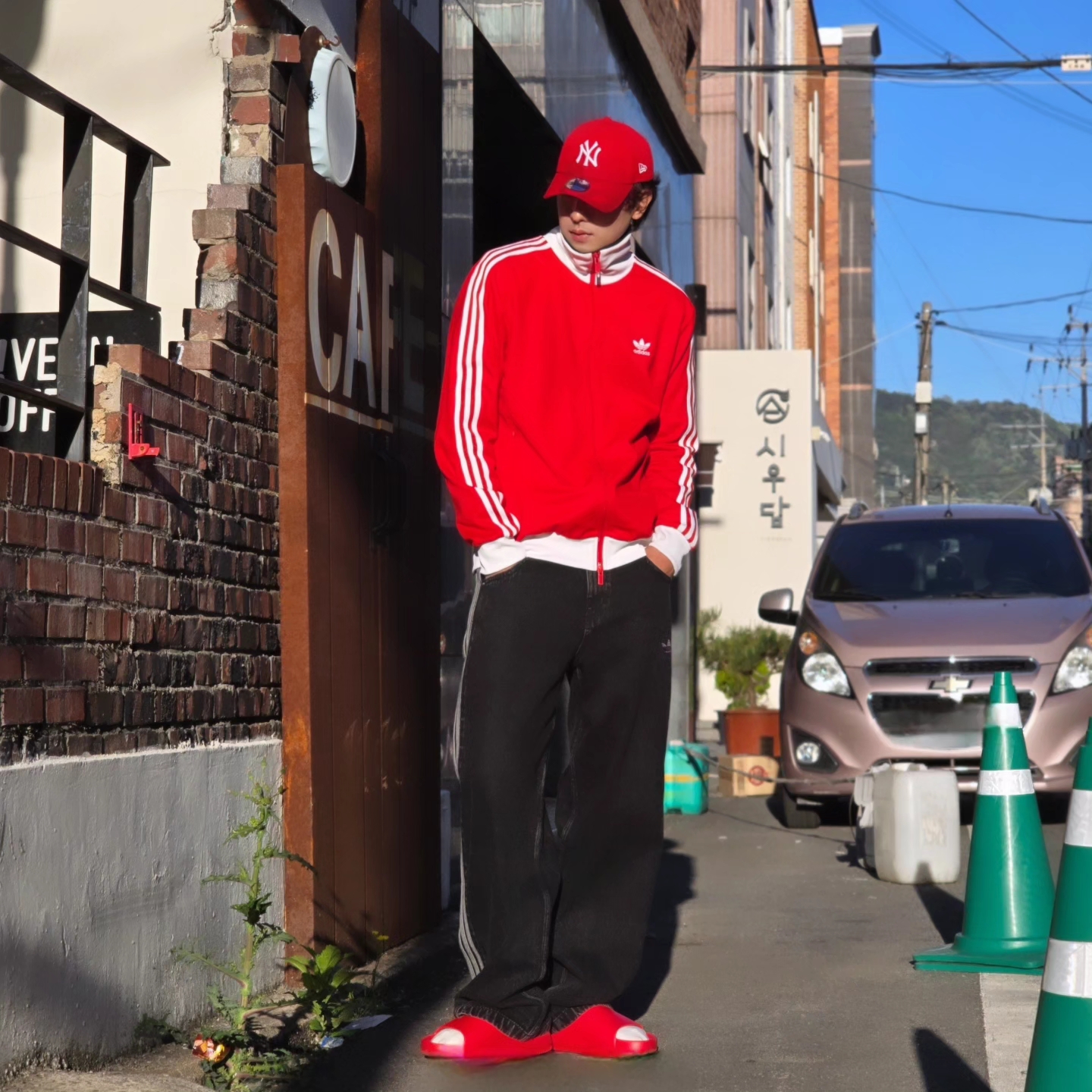 Adidas Adicolor Classic Beckenbauer Track Top Better Scarlet White - US Sizing, Adidas Adicolor Classic Beckenbauer Track Top Better Scarlet White - KR Sizing 착용 스타일 - 4