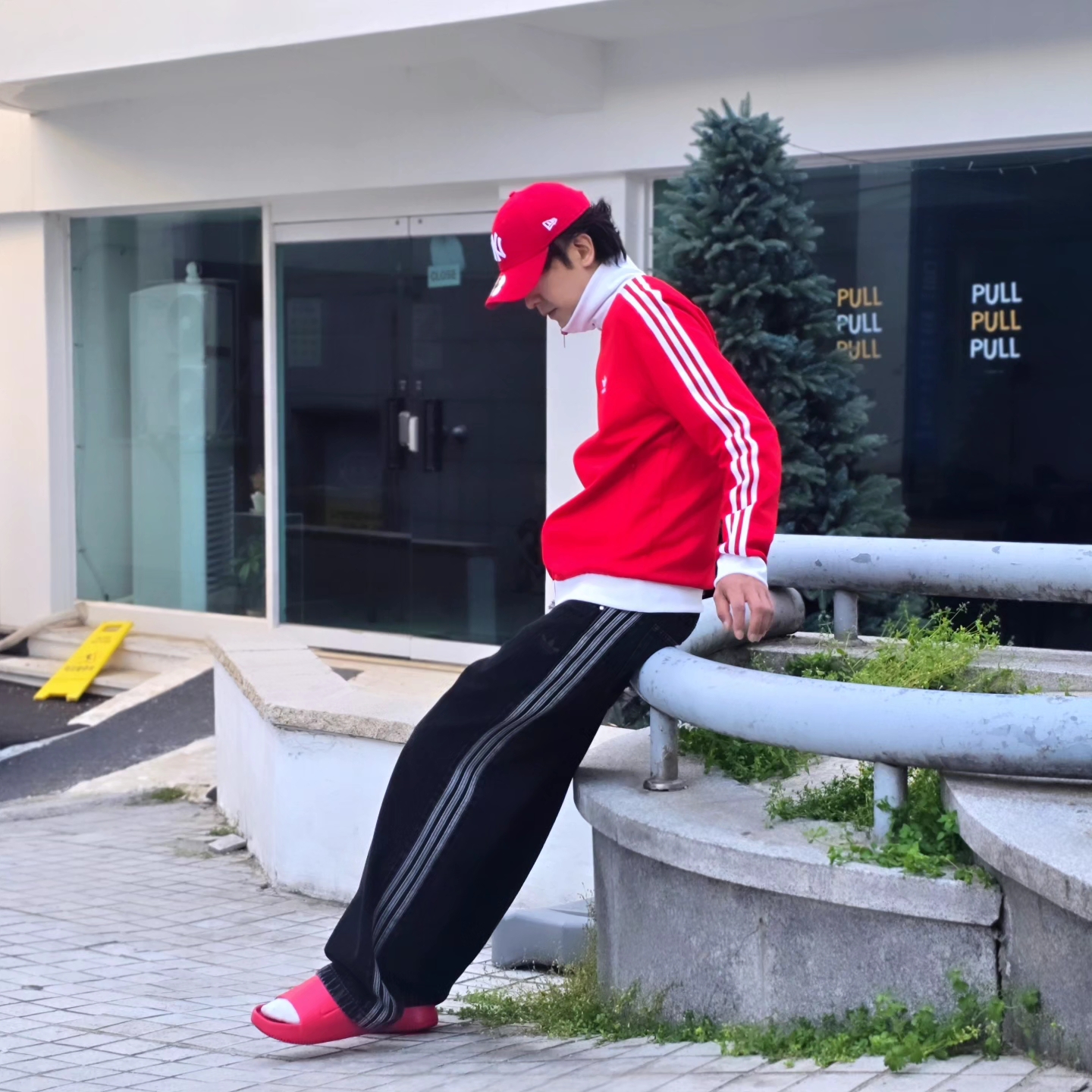 Adidas Adicolor Classic Beckenbauer Track Top Better Scarlet White - US Sizing, Adidas Adicolor Classic Beckenbauer Track Top Better Scarlet White - KR Sizing 착용 스타일 - 1