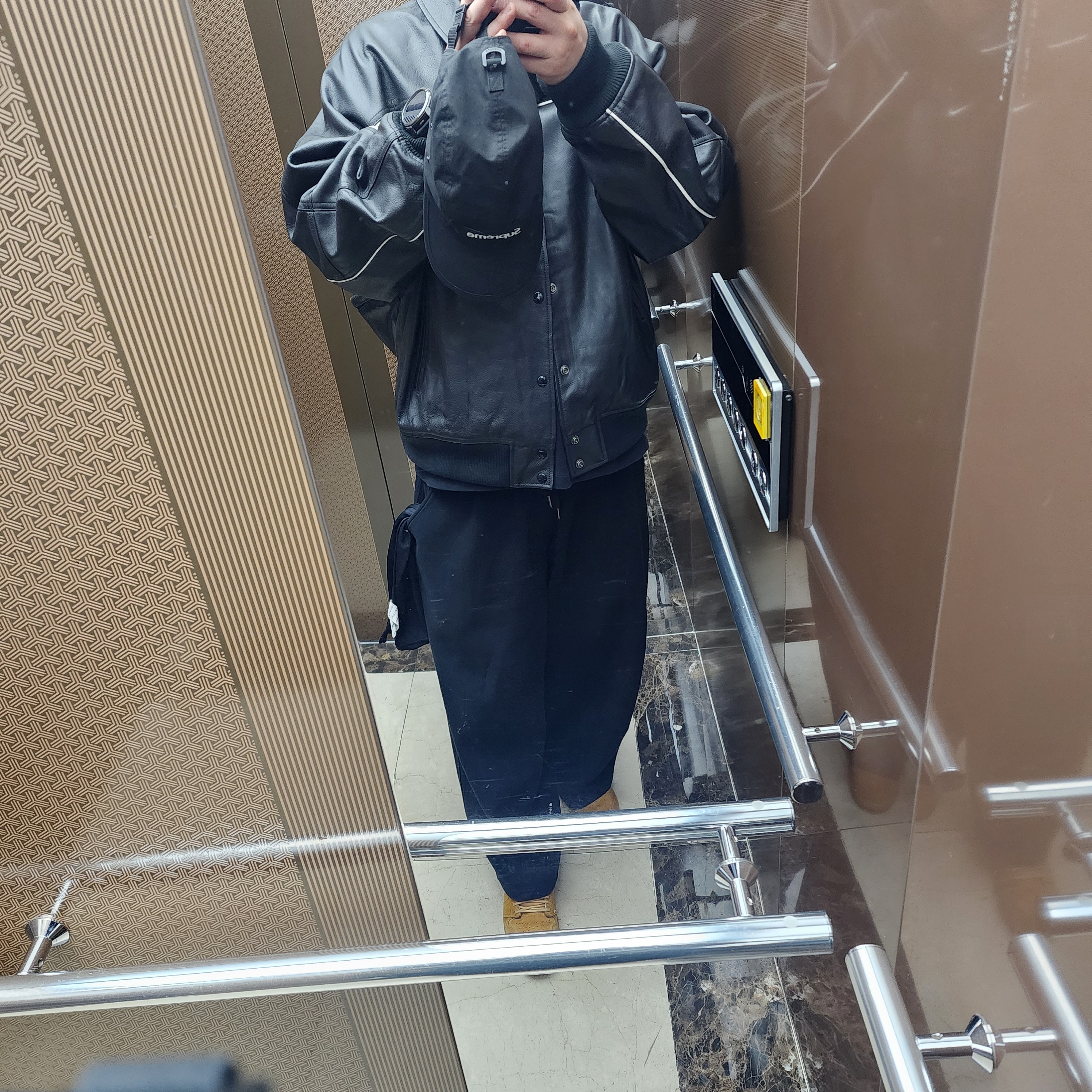 Supreme x Nike Leather Varsity Jacket Black - 25SS, Jordan 1 Retro High Wheat 착용 스타일 - 2