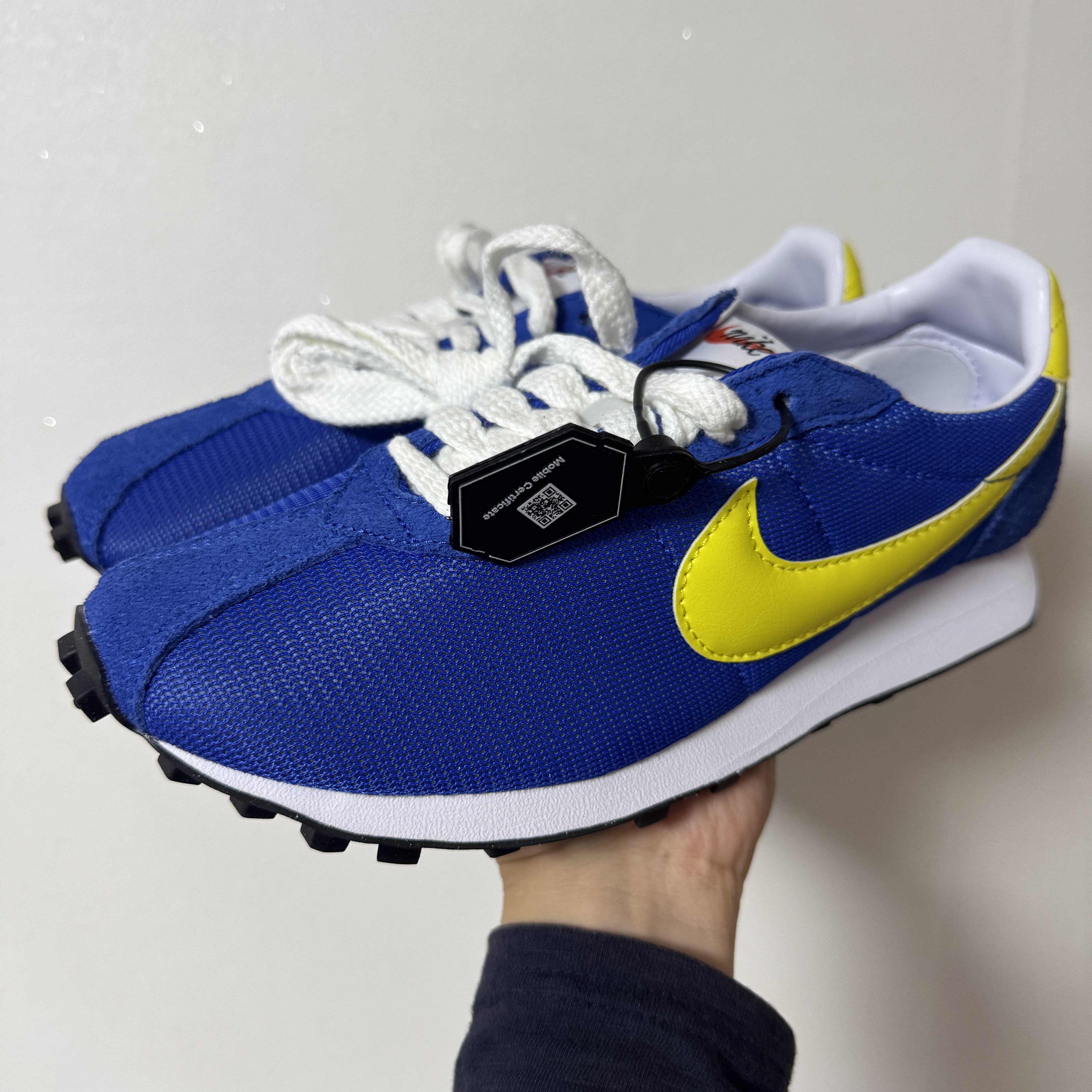 Nike LD-1000 SP Game Royal and Opti Yellow 착용 스타일