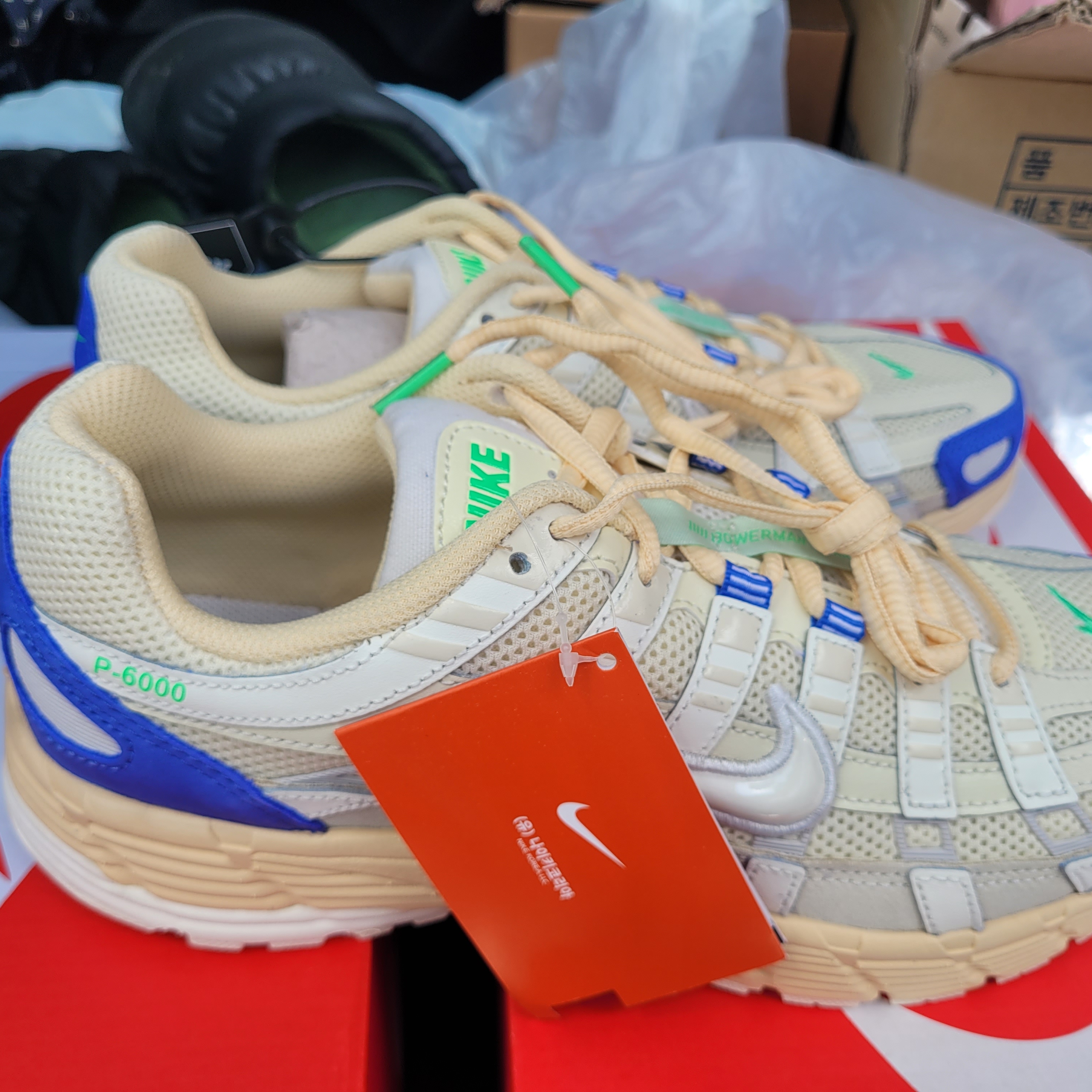 Nike P-6000 Coconut Milk Medium Blue 착용 스타일 - 4