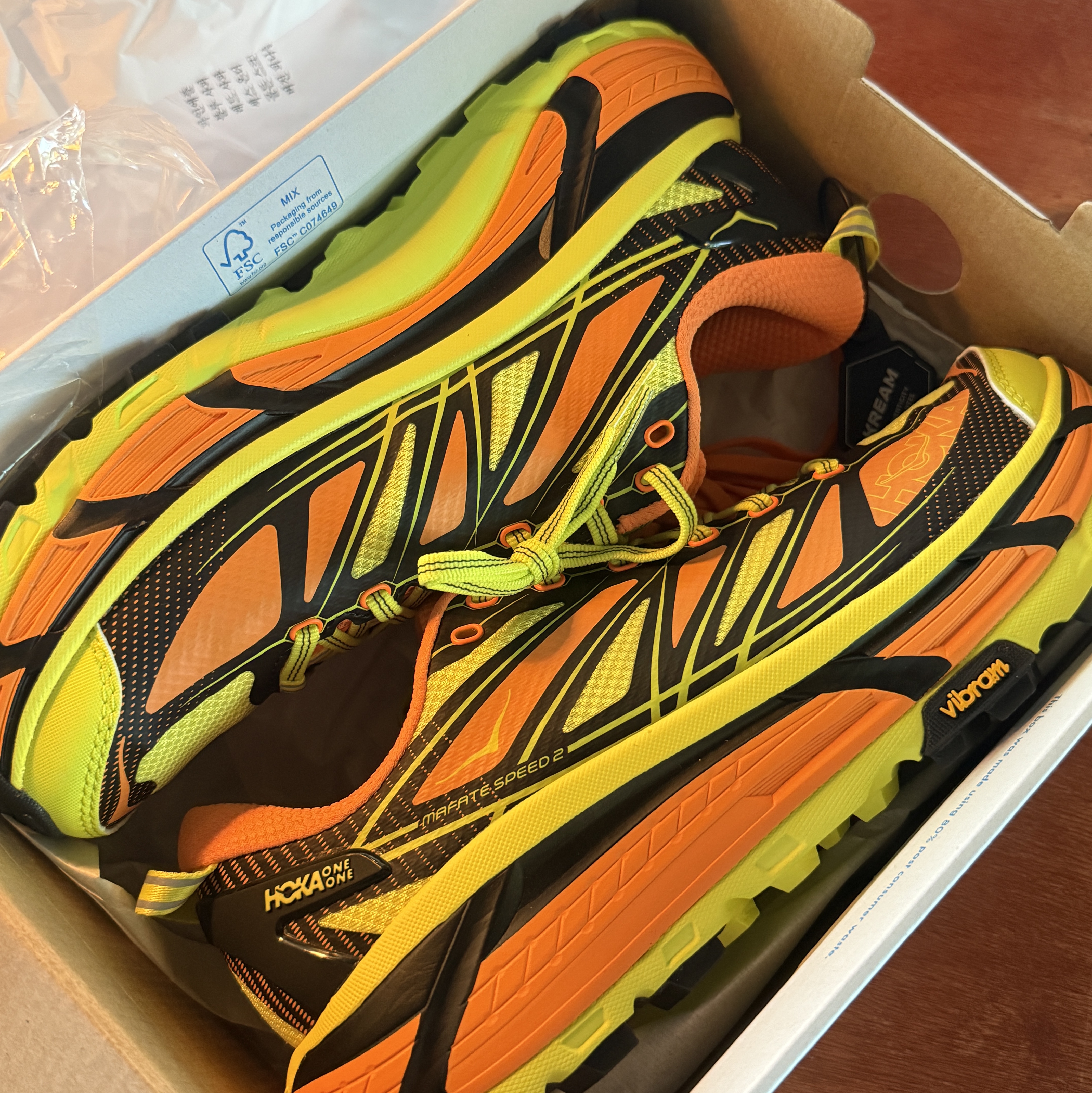 Hoka Mafate Speed 2 Electric Tangerine Citrus 착용 스타일