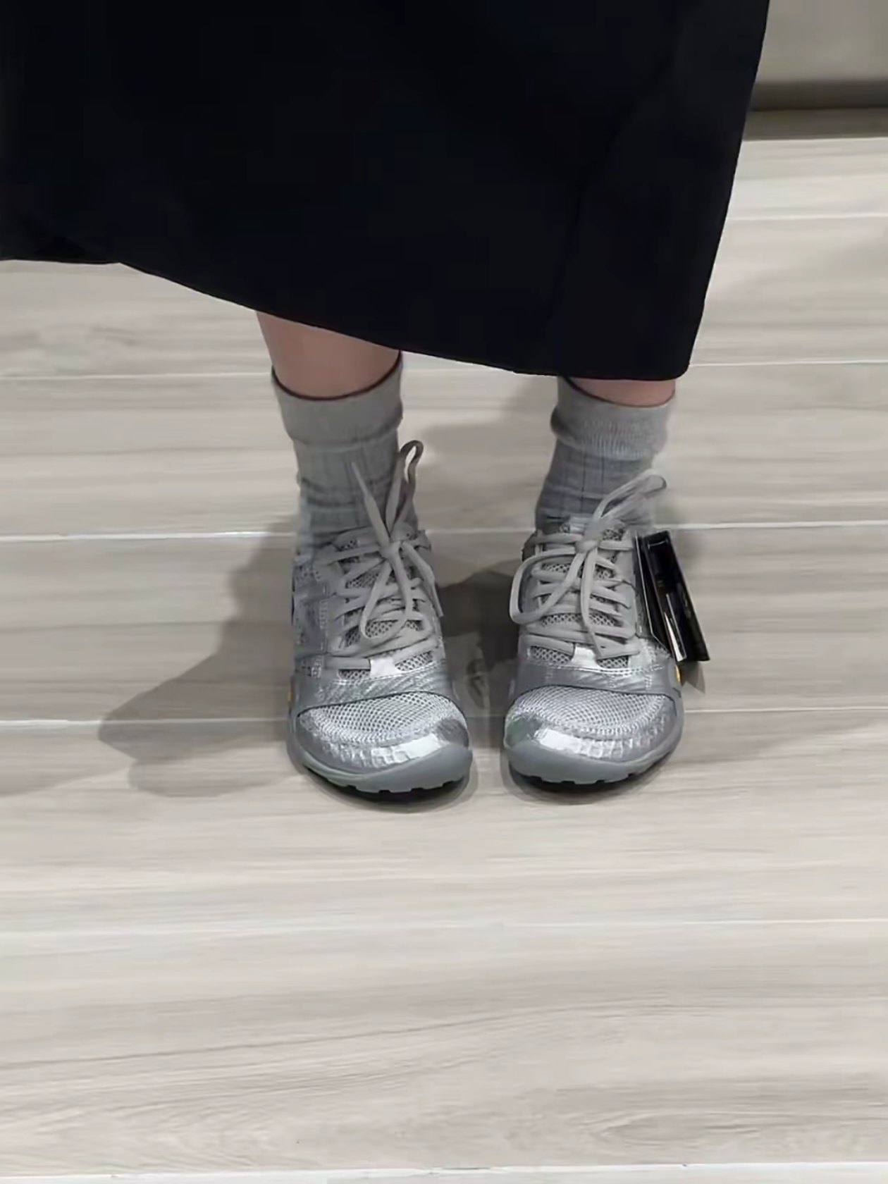 New Balance Minimus MT10O Slate Grey Silver Metallic 착용 스타일