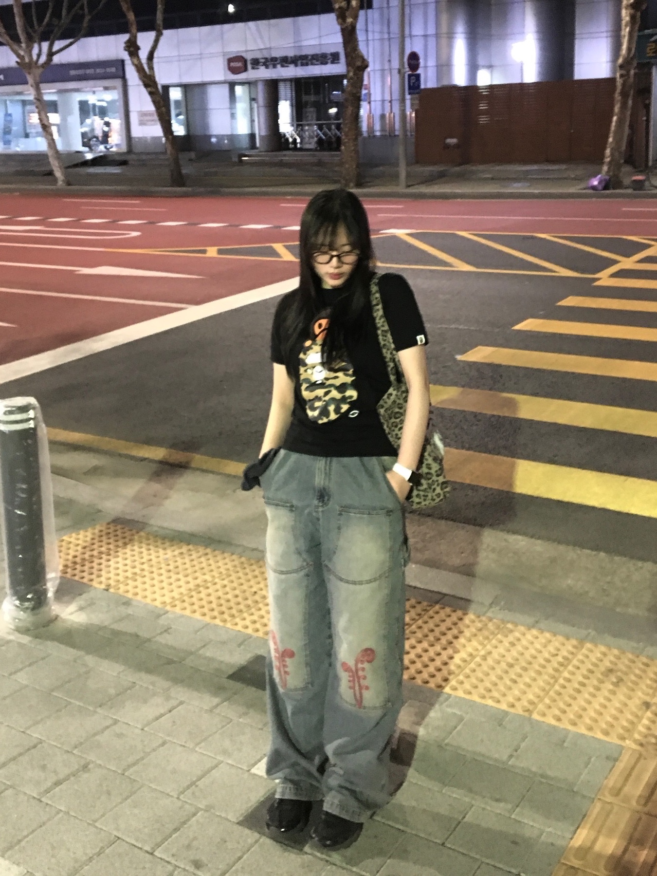 Karactor Ptery Double Knee Pants Washed blue, (W) BAPE 1st Camo Milo on Ape Head T-Shirt Black Yellow 착용 스타일 - 2