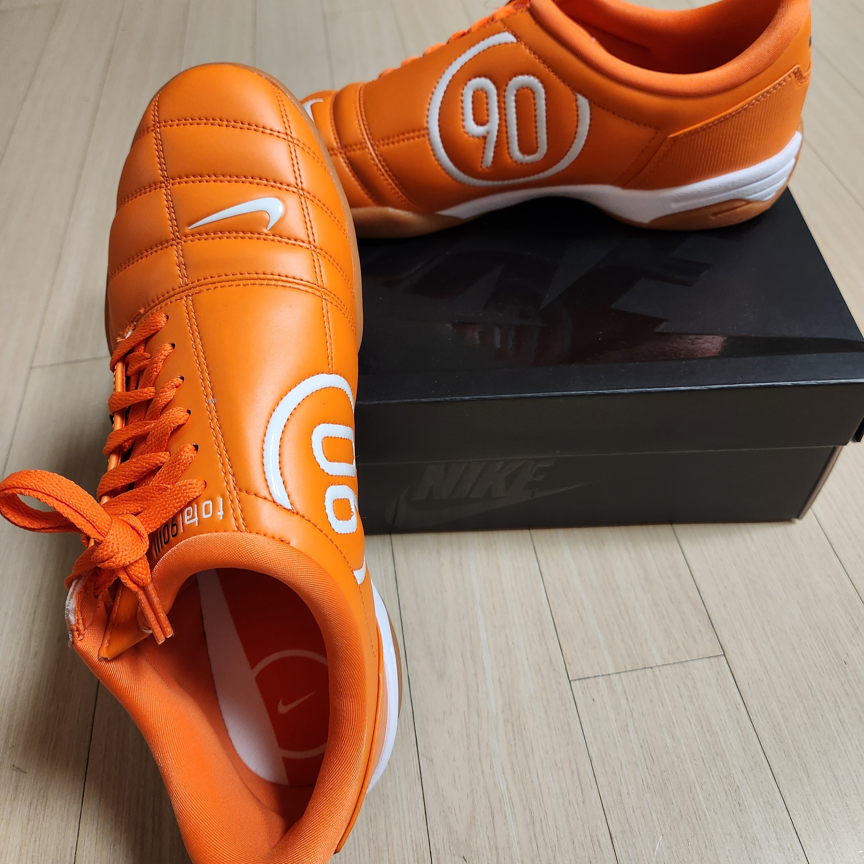 Nike Total 90 III SP Safety Orange 착용 스타일 - 4