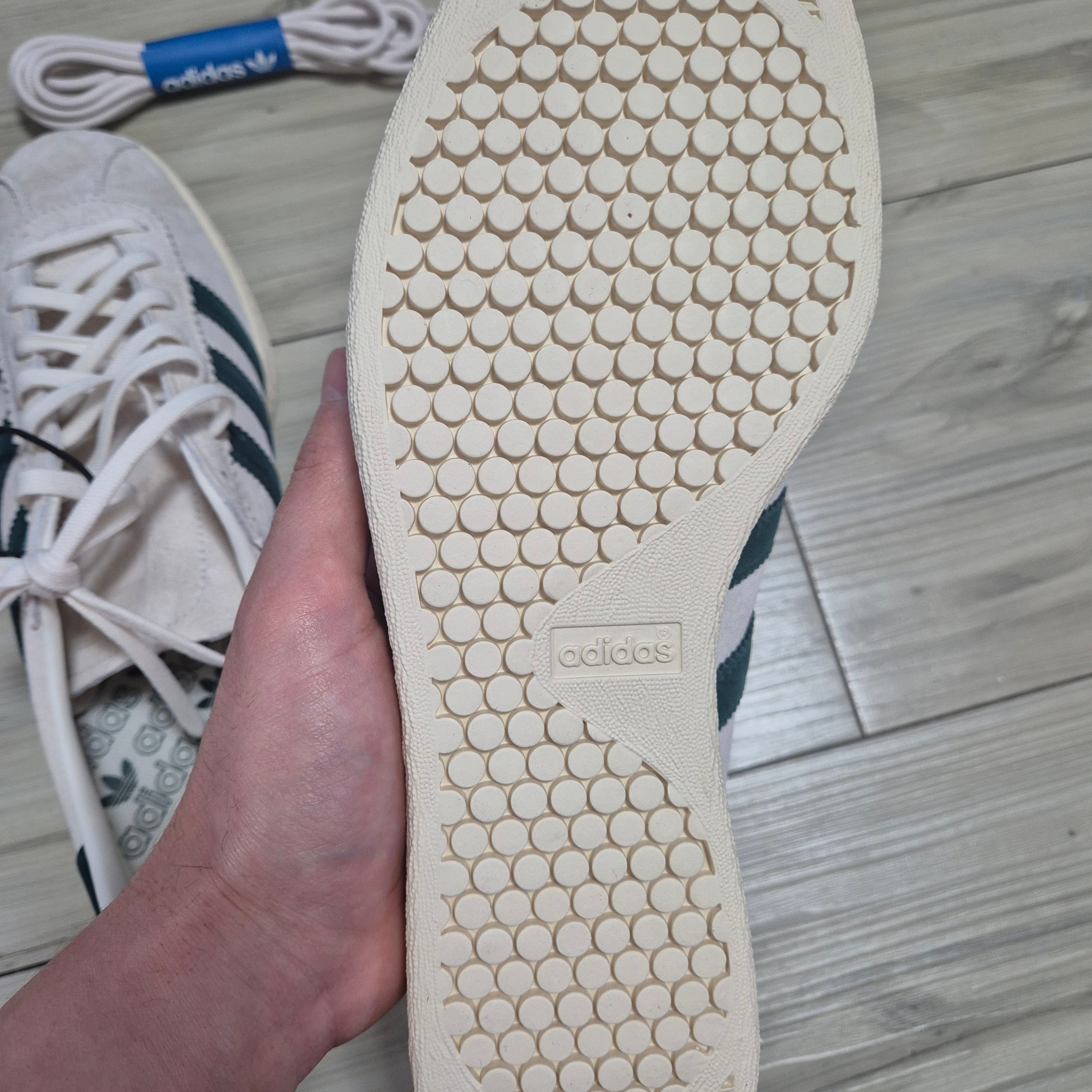 Adidas Tobacco Off White Collegiate Green 착용 스타일 - 4