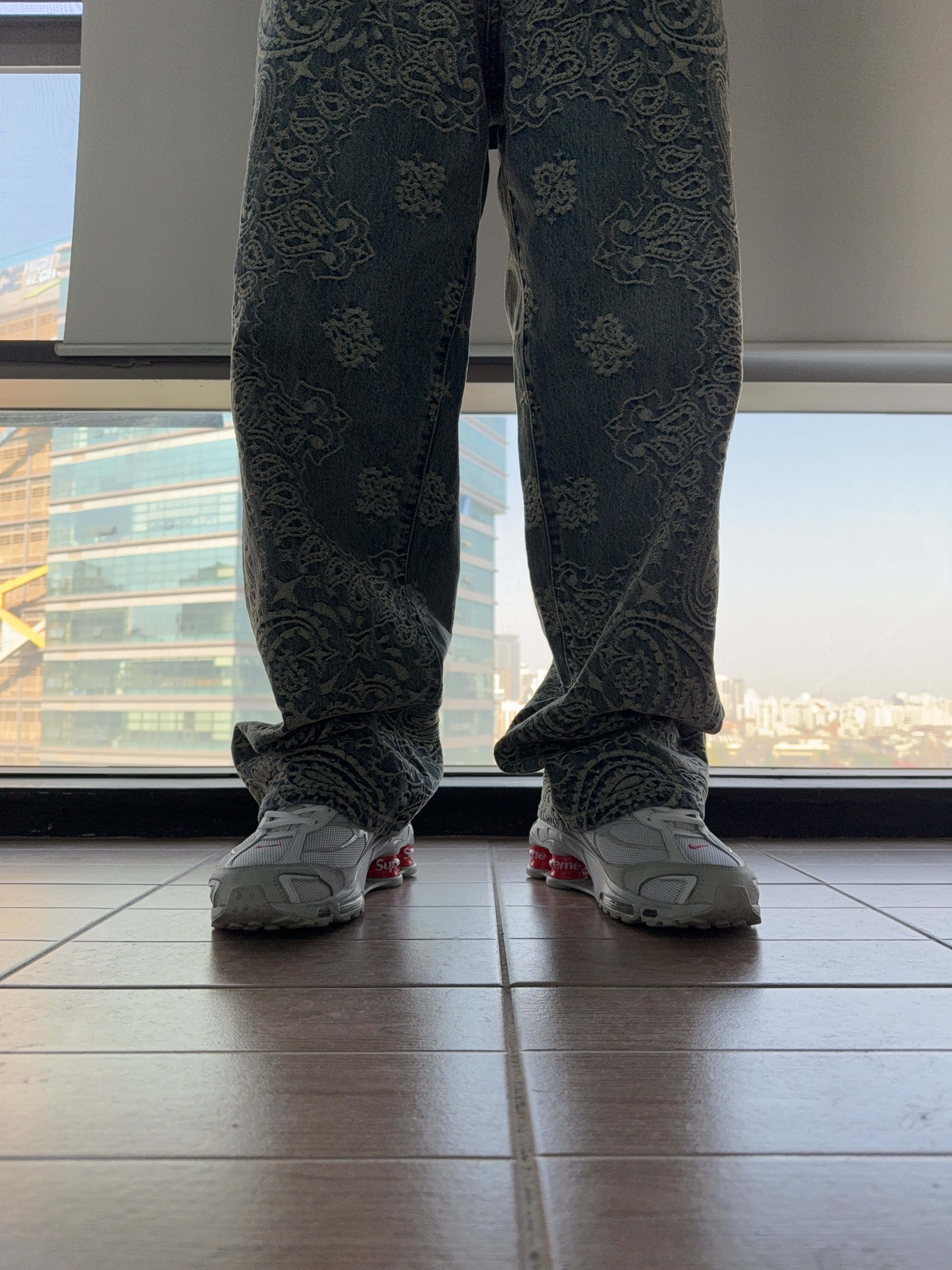 Supreme Bandana Jacquard Baggy Jean Blue - 25SS, Nike x Supreme Shox Ride 2 SP White 착용 스타일 - 1