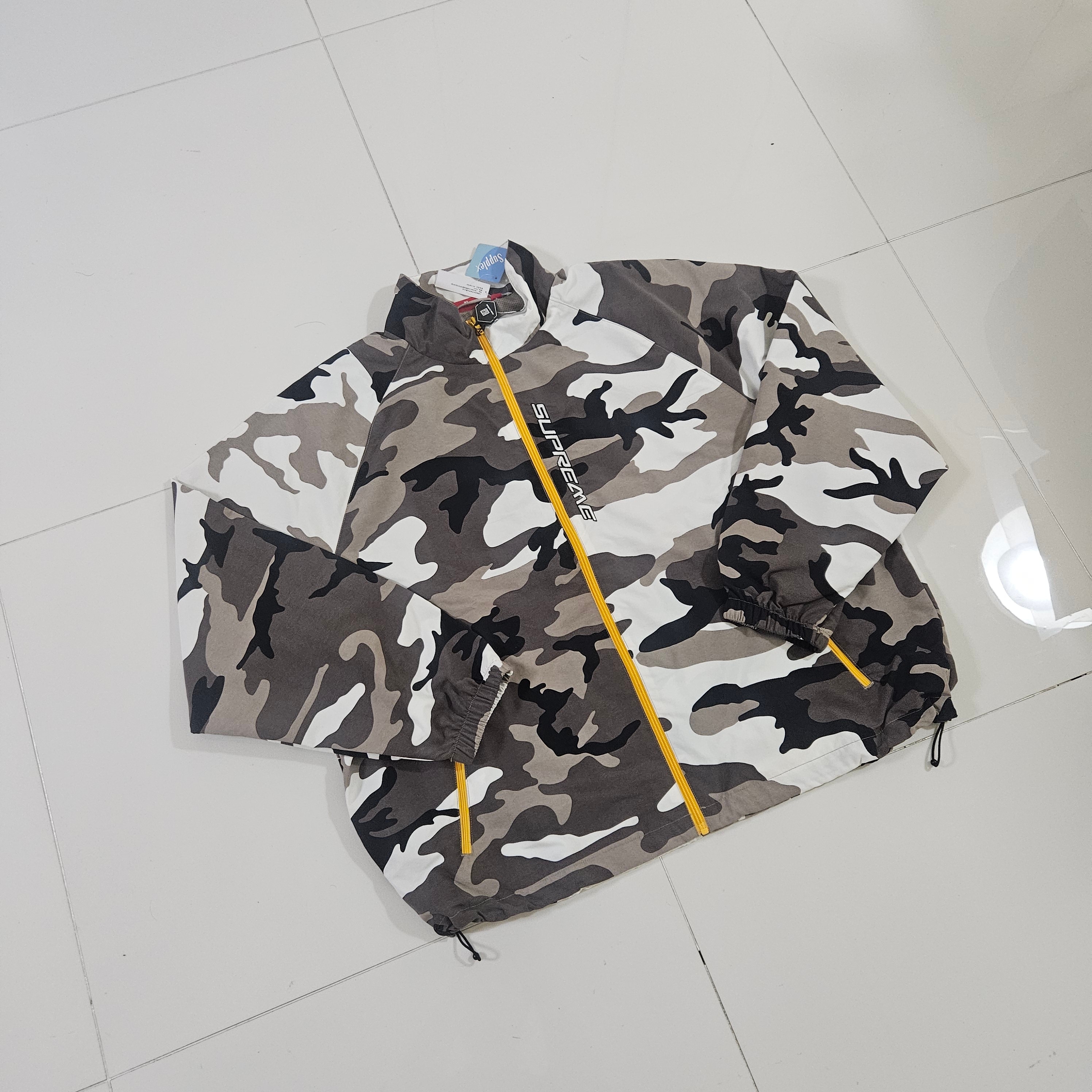 Supreme Contrast Zip Track Jacket Snow Camo - 25SS 착용 스타일