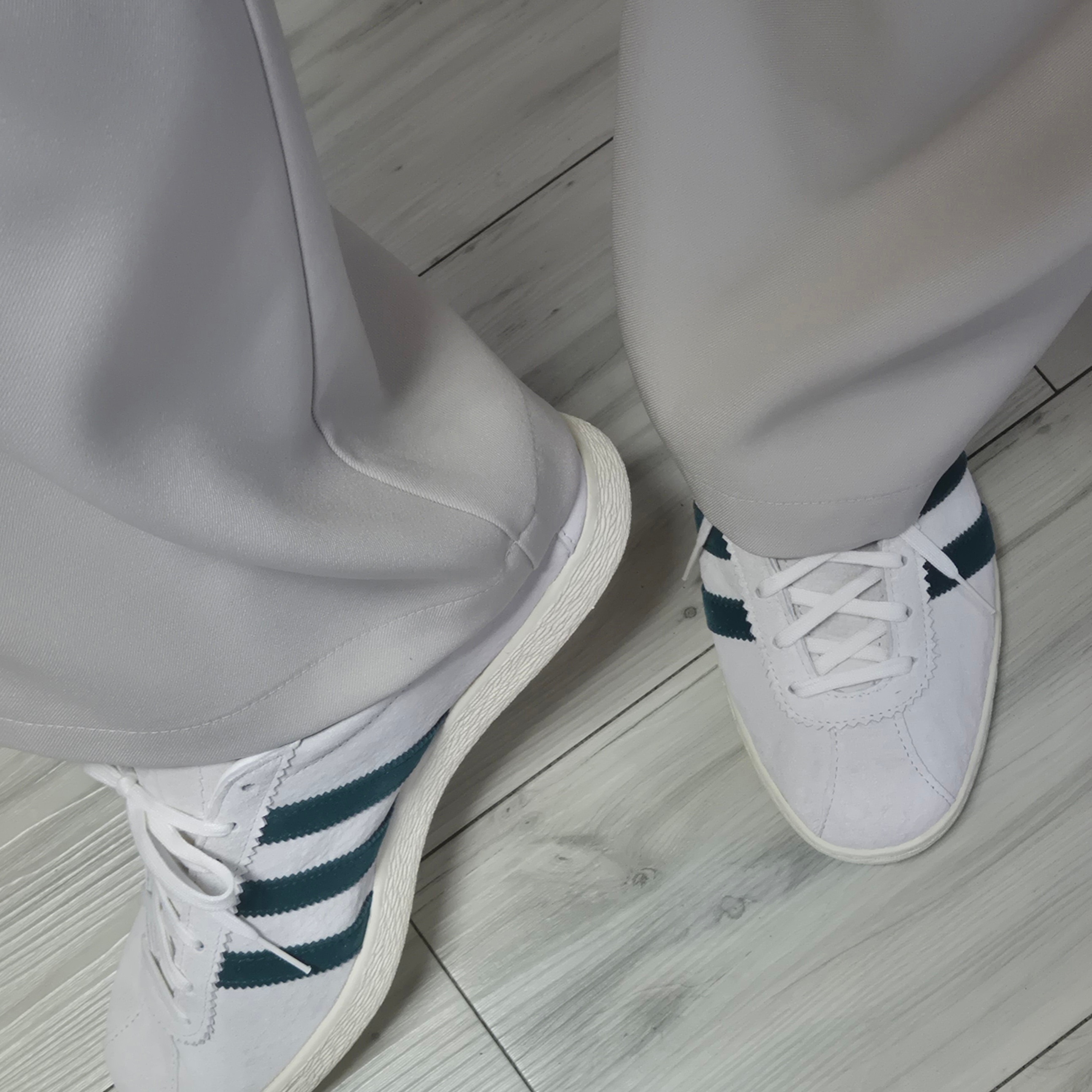 Adidas Tobacco Off White Collegiate Green 착용 스타일 - 1