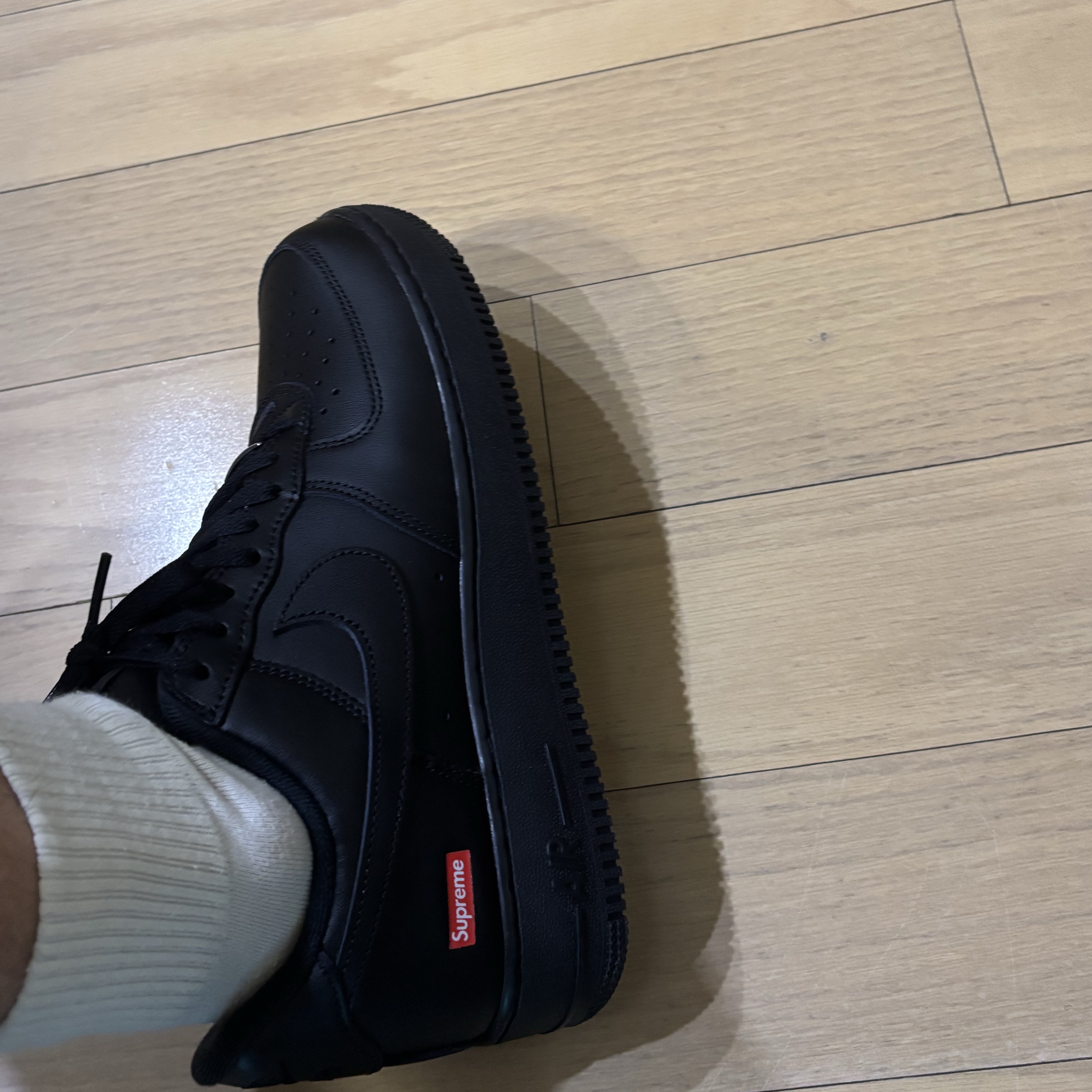 Nike x Supreme Air Force 1 Low Black 착용 스타일