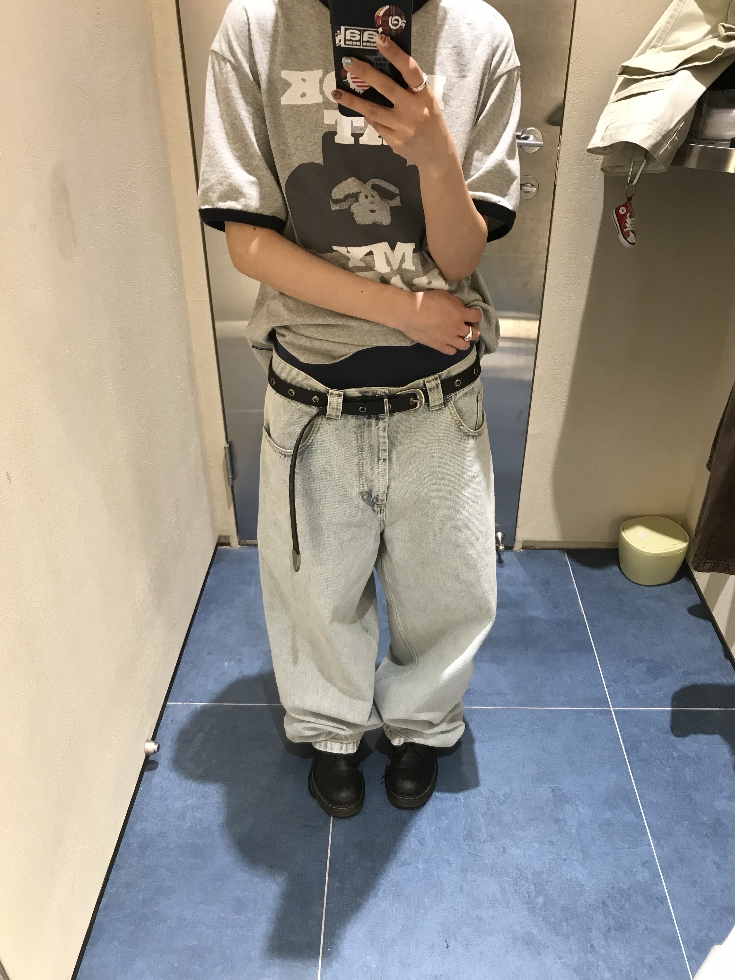 Dr. Martens 1460 Smooth Boots Black, Polar Skate Co Big Boy Jeans Light Blue 착용 스타일 - 5