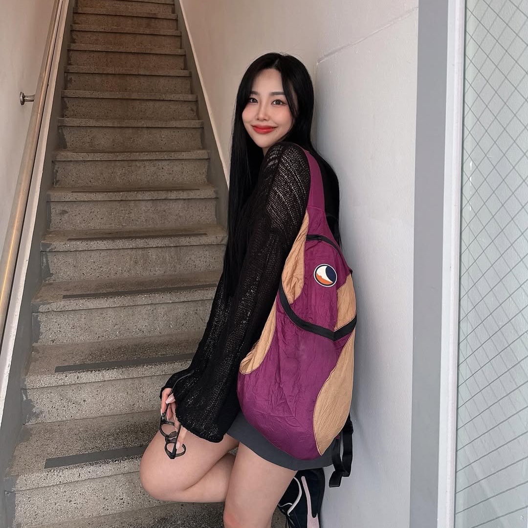 Ticket To The Moon Mini Backpack 15L Plum Hazelnut 착용 스타일