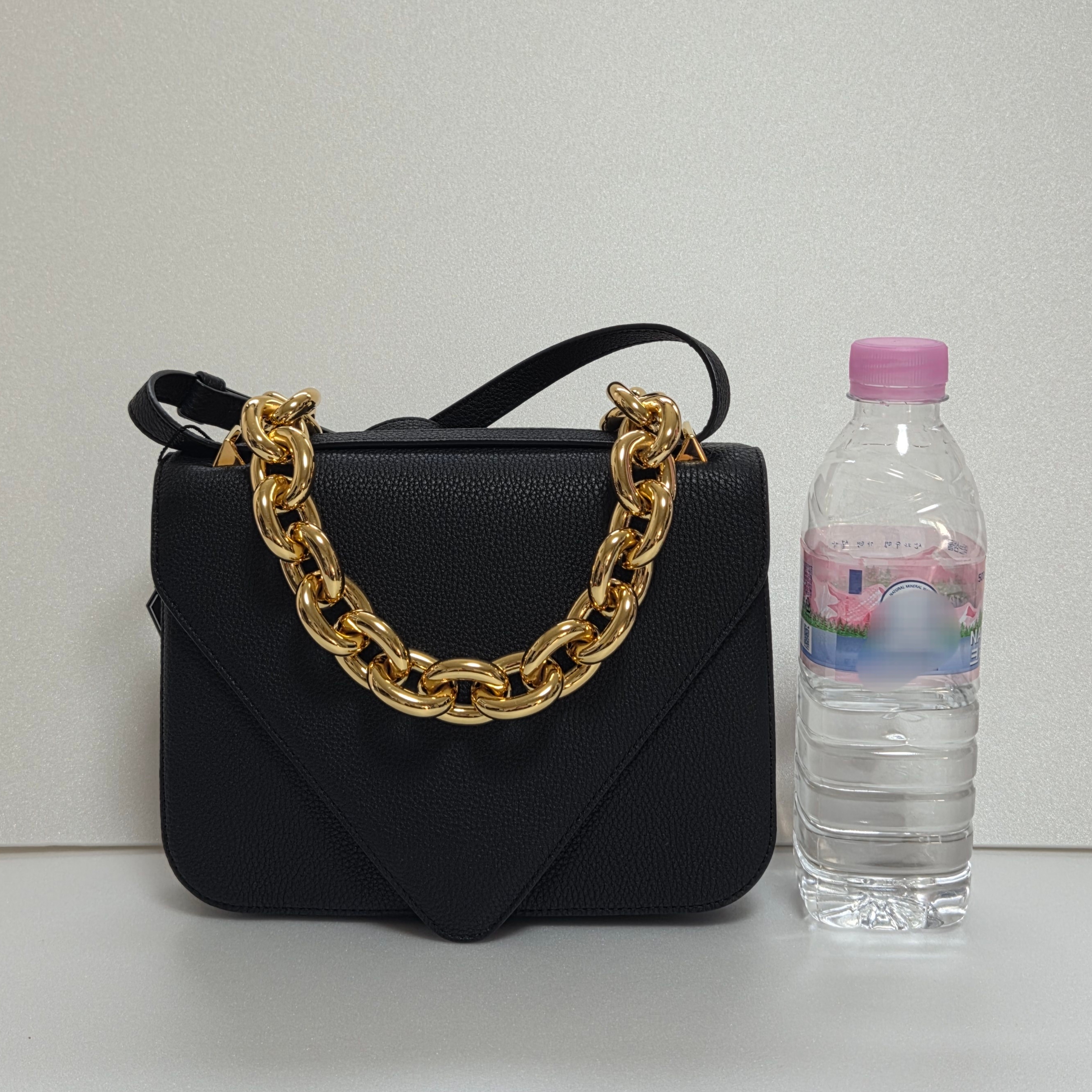 Bottega Veneta Small Leather Mount Black 착용 스타일 - 4