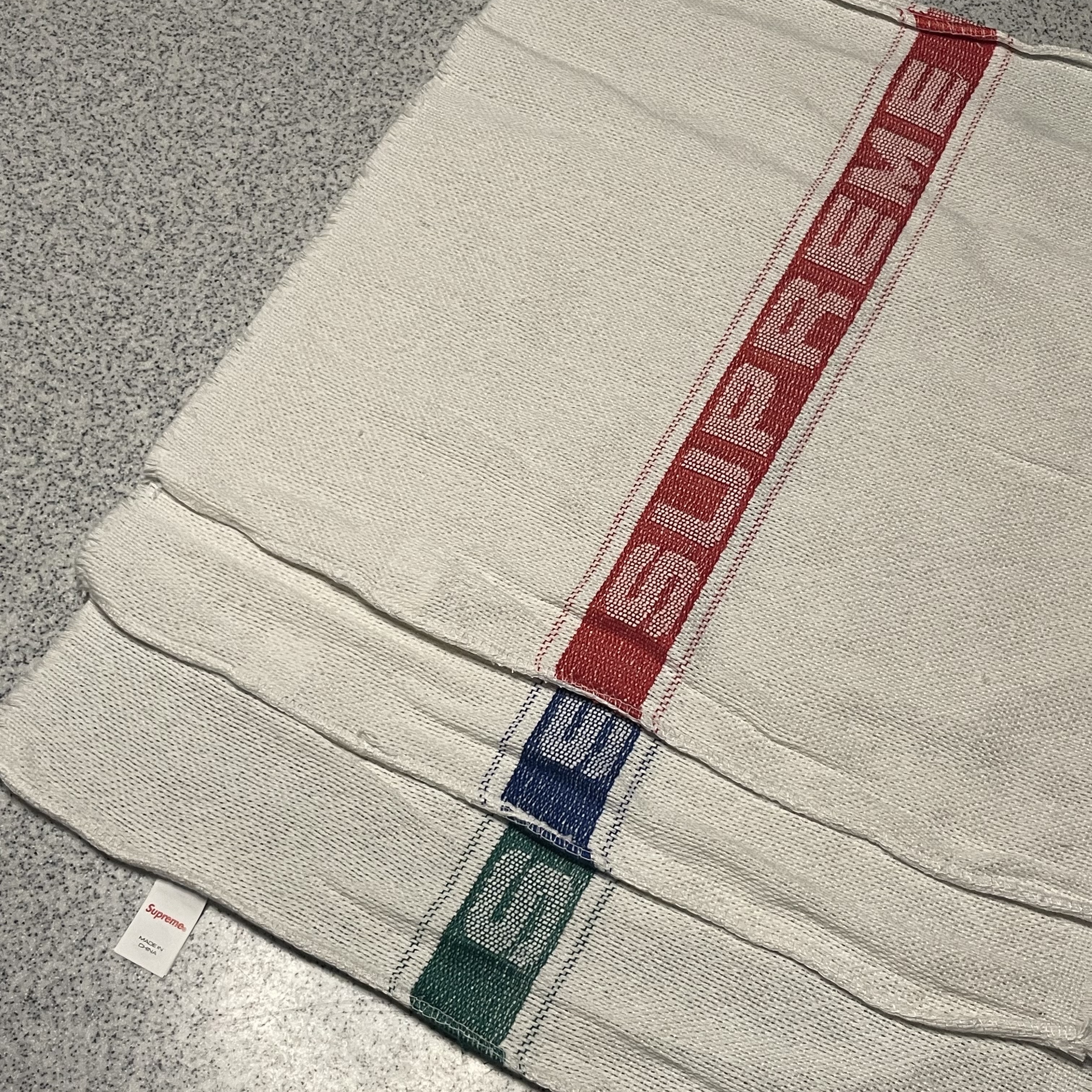 Supreme Shop Towel Multicolor (Set of 3) - 25SS 착용 스타일