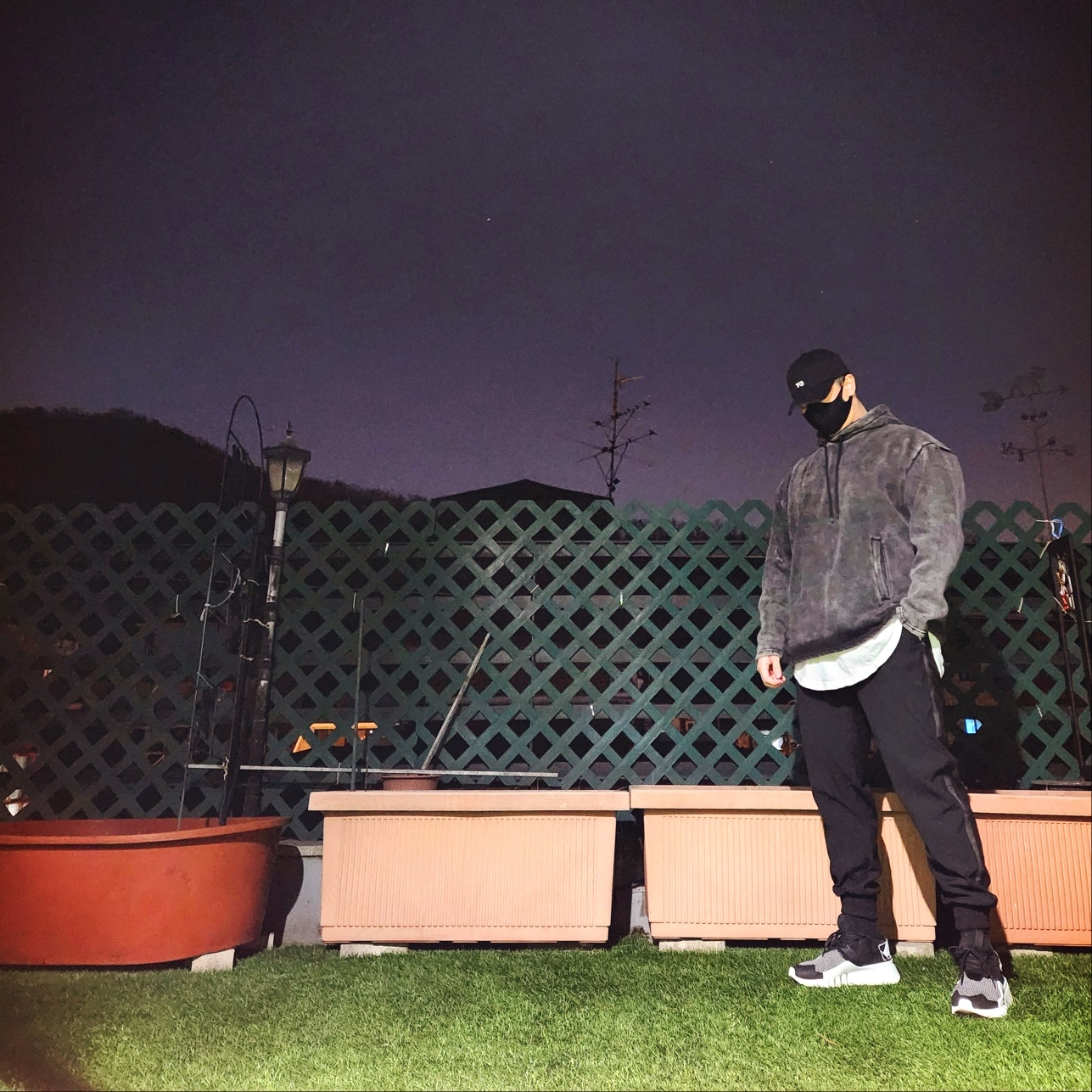 Y-3 Ayero Black White, Y-3 Dad Cap Black 착용 스타일 - 1