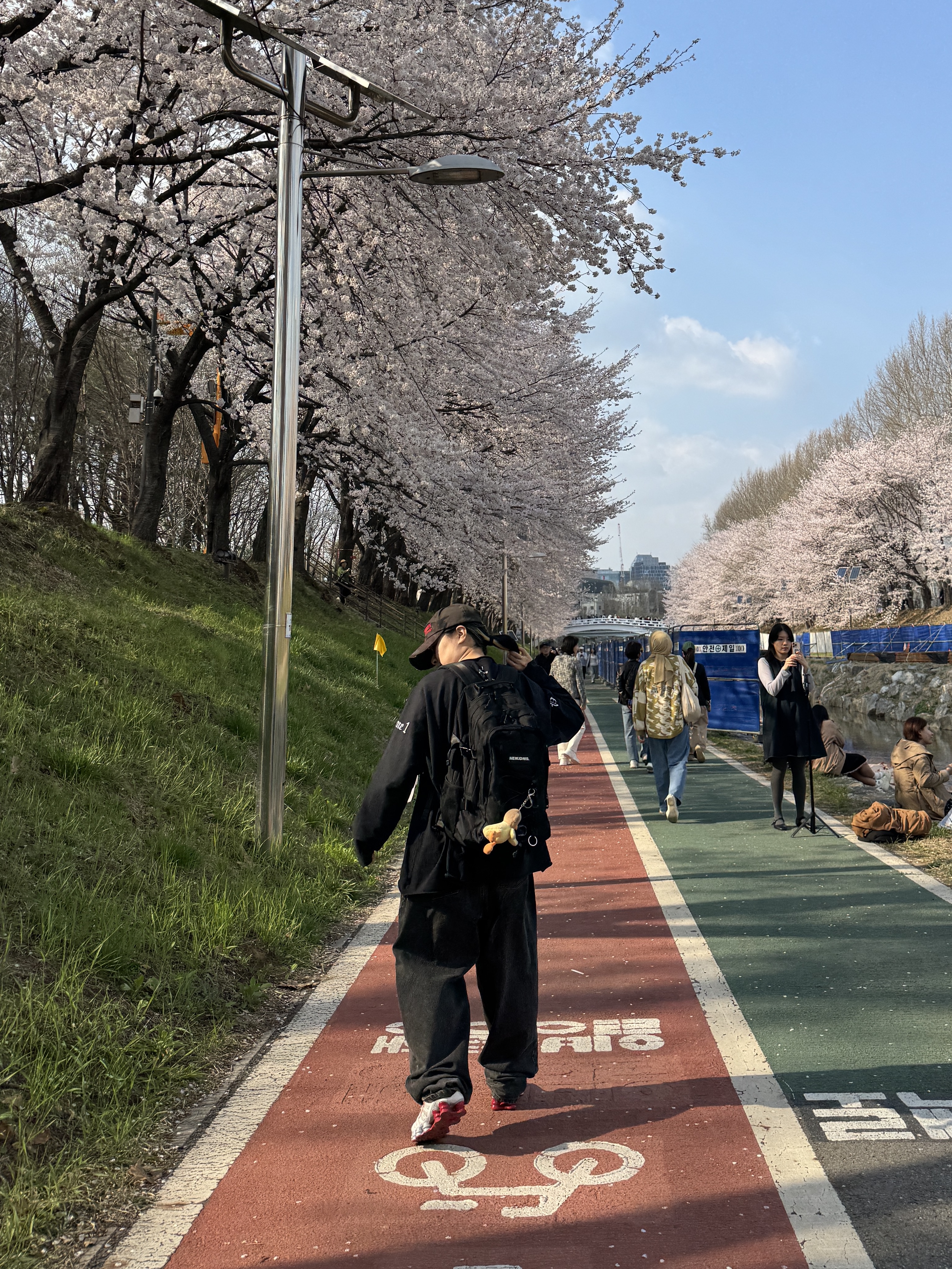 (W) Nike Shox TL Platinum Tint, Yeezy Vultures Long T-Shirt Black 착용 스타일