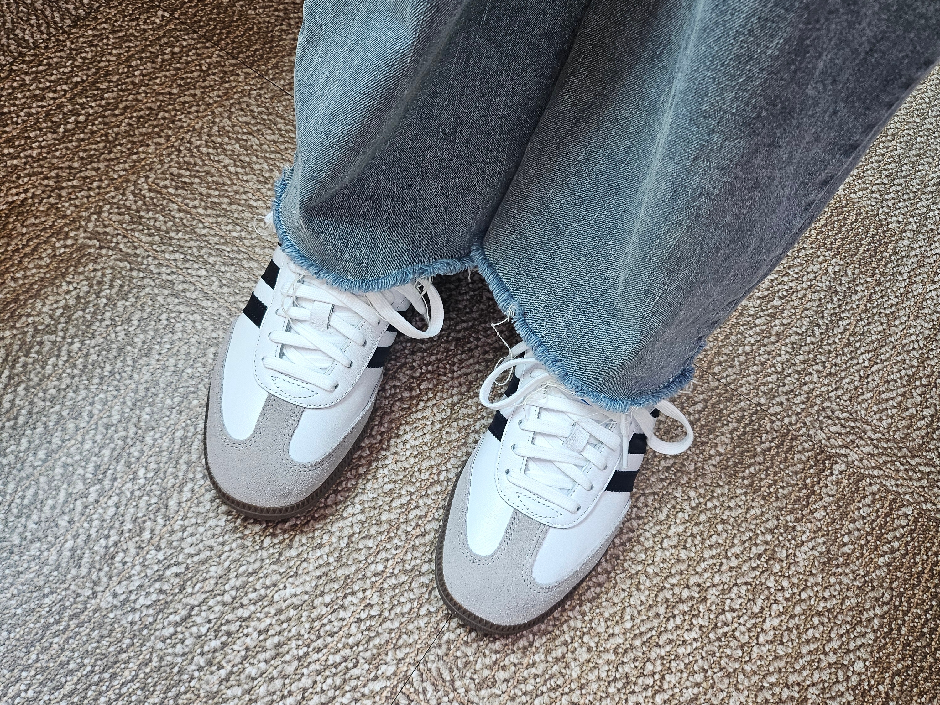Adidas Samba OG Cloud White 착용 스타일 - 1