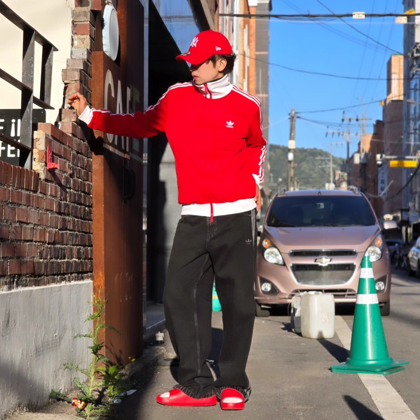 Adidas Adicolor Classic Beckenbauer Track Top Better Scarlet White - US Sizing, Adidas Adicolor Classic Beckenbauer Track Top Better Scarlet White - KR Sizing 착용 스타일 - 1