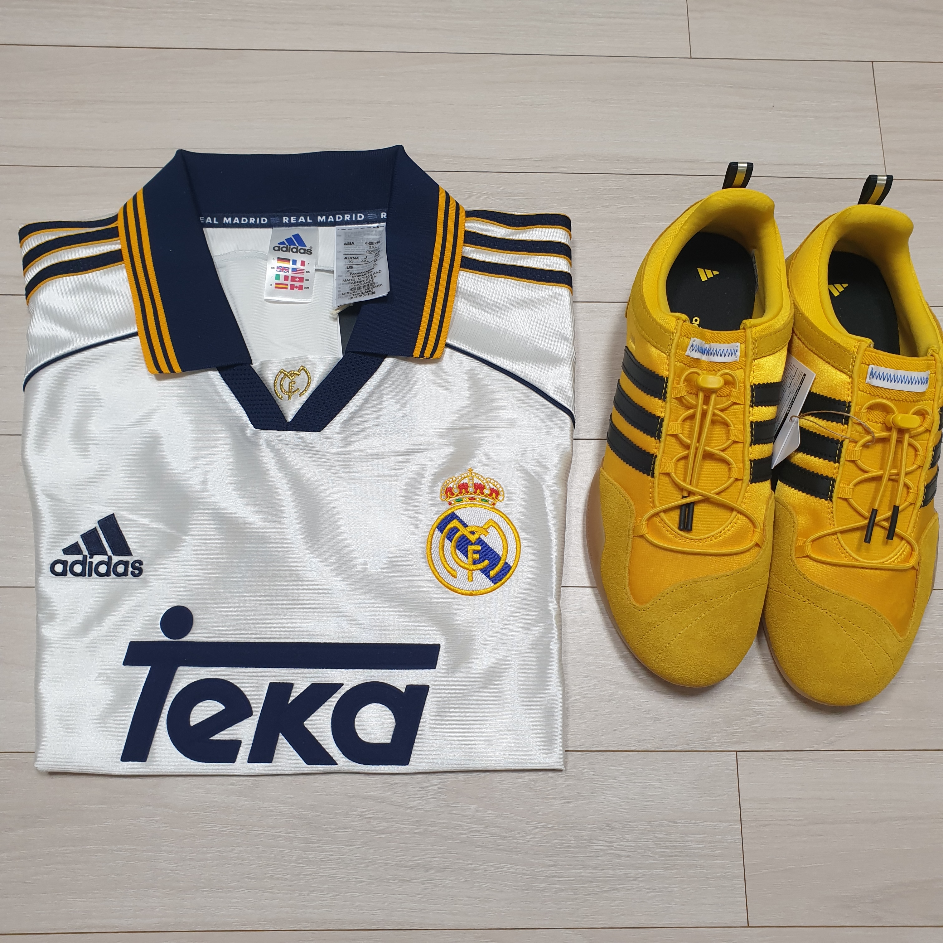 Adidas x Bad Bunny Ballerina Bold Gold Core Black, Adidas Real Madrid 99/00 Away Jersey Black - KR Sizing (Non Marking Ver.) 착용 스타일 - 2