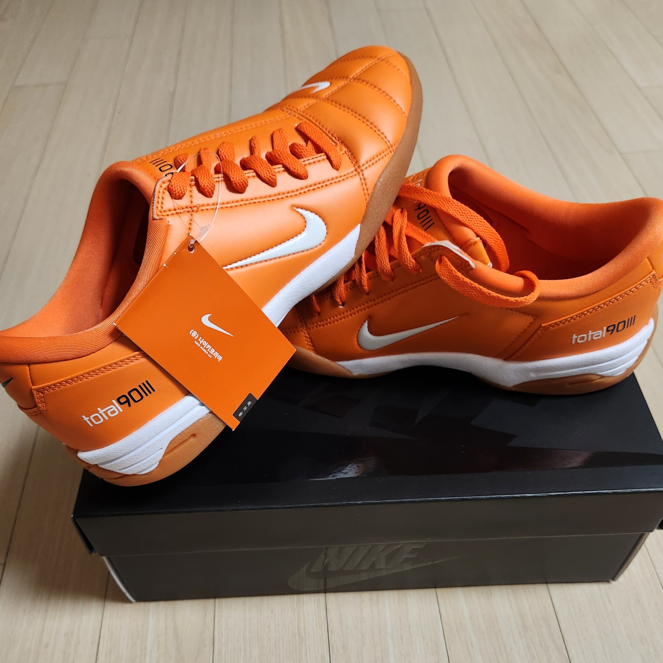 Nike Total 90 III SP Safety Orange 착용 스타일 - 1