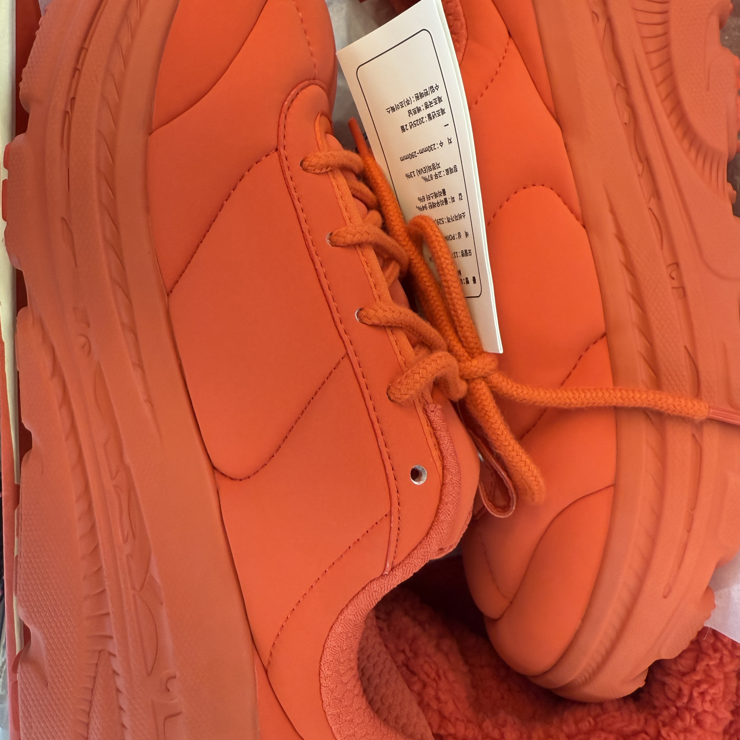 Hoka x Marni Bondi B3LS Poinciana 착용 스타일 - 6