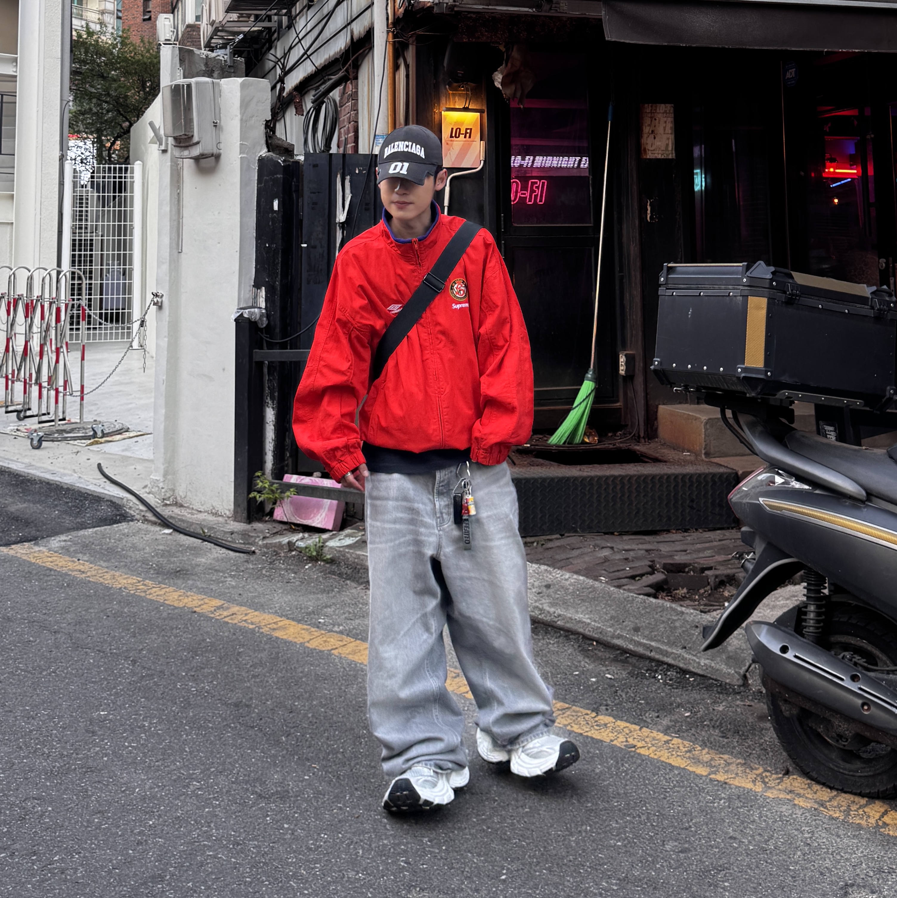 Balenciaga Basketball Series Cap Black, Supreme x Umbro Cotton Ripstop Track Jacket Red - 23FW 착용 스타일 - 2