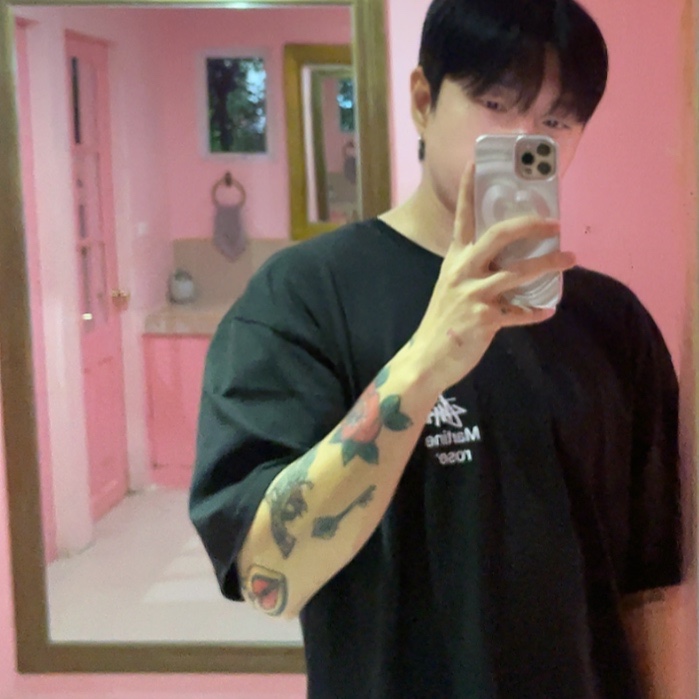 Stussy x Martine Rose Collage Pigment Dyed T-Shirt Black 착용 스타일 - 2