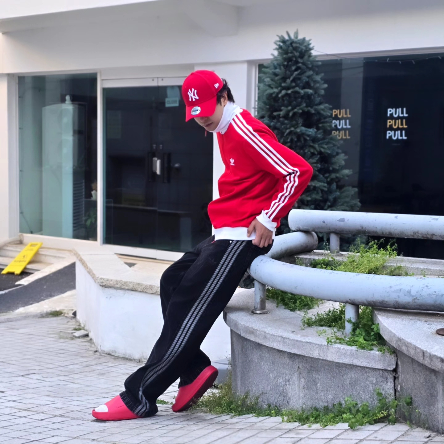 Adidas Adicolor Classic Beckenbauer Track Top Better Scarlet White - US Sizing, Adidas Adicolor Classic Beckenbauer Track Top Better Scarlet White - KR Sizing 착용 스타일 - 4