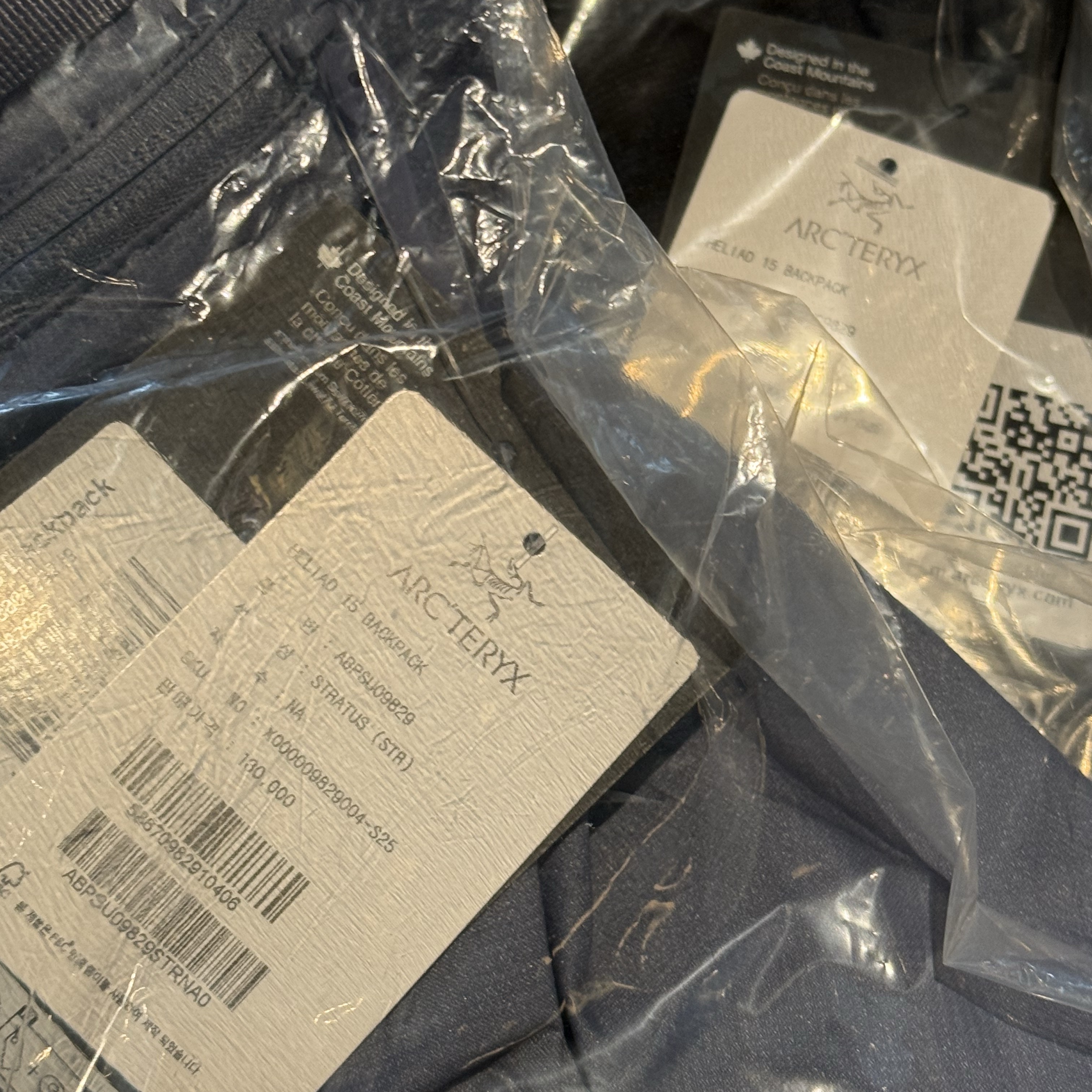 Arc'teryx Heliad 15 Backpack Black, Arc'teryx Heliad 15 Backpack Stratus 착용 스타일