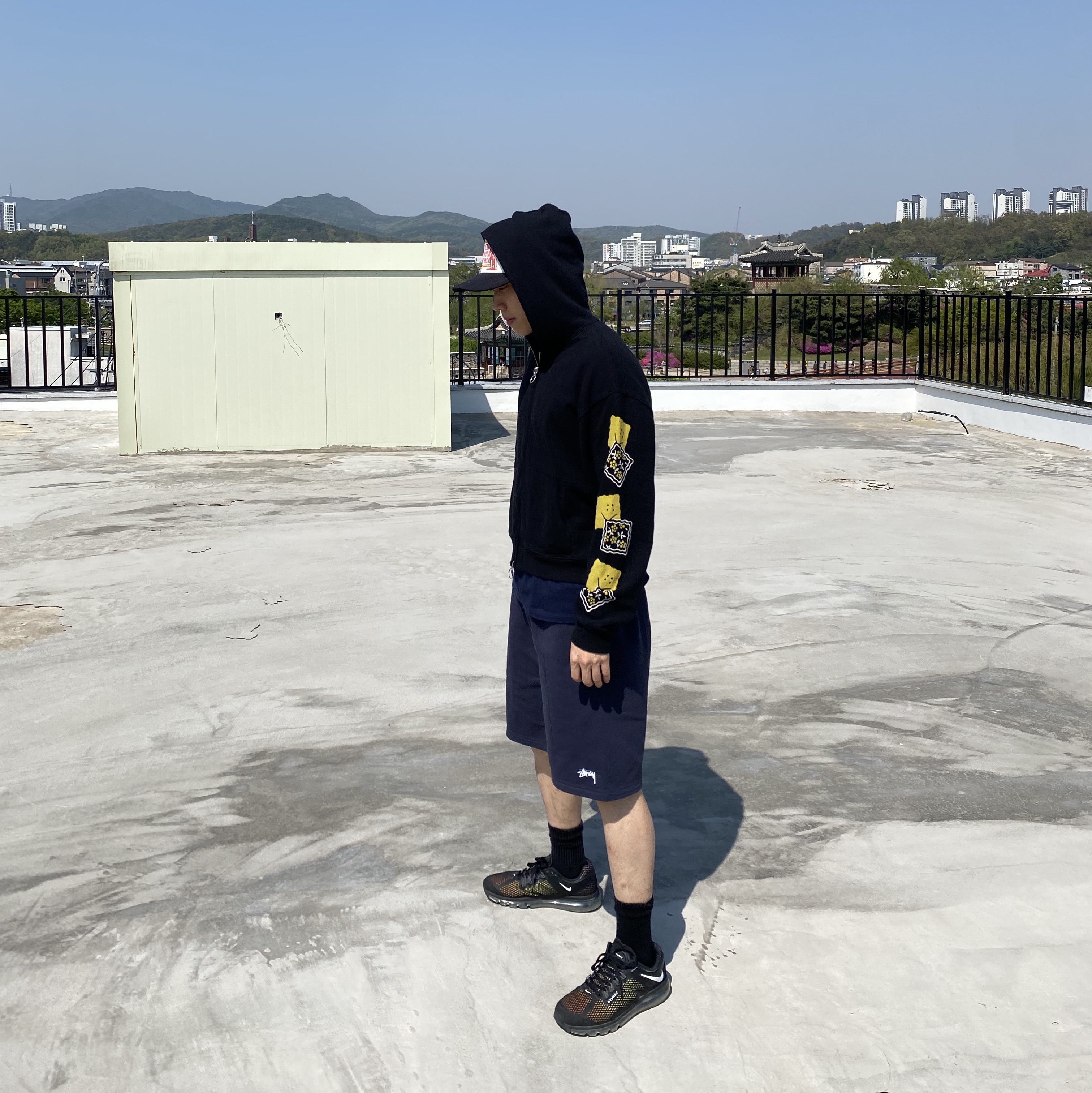 Stussy Stock Logo Sweatshorts Washed Black, Kapital Fleece Zip Up Gym Hoodie Black 착용 스타일 - 3