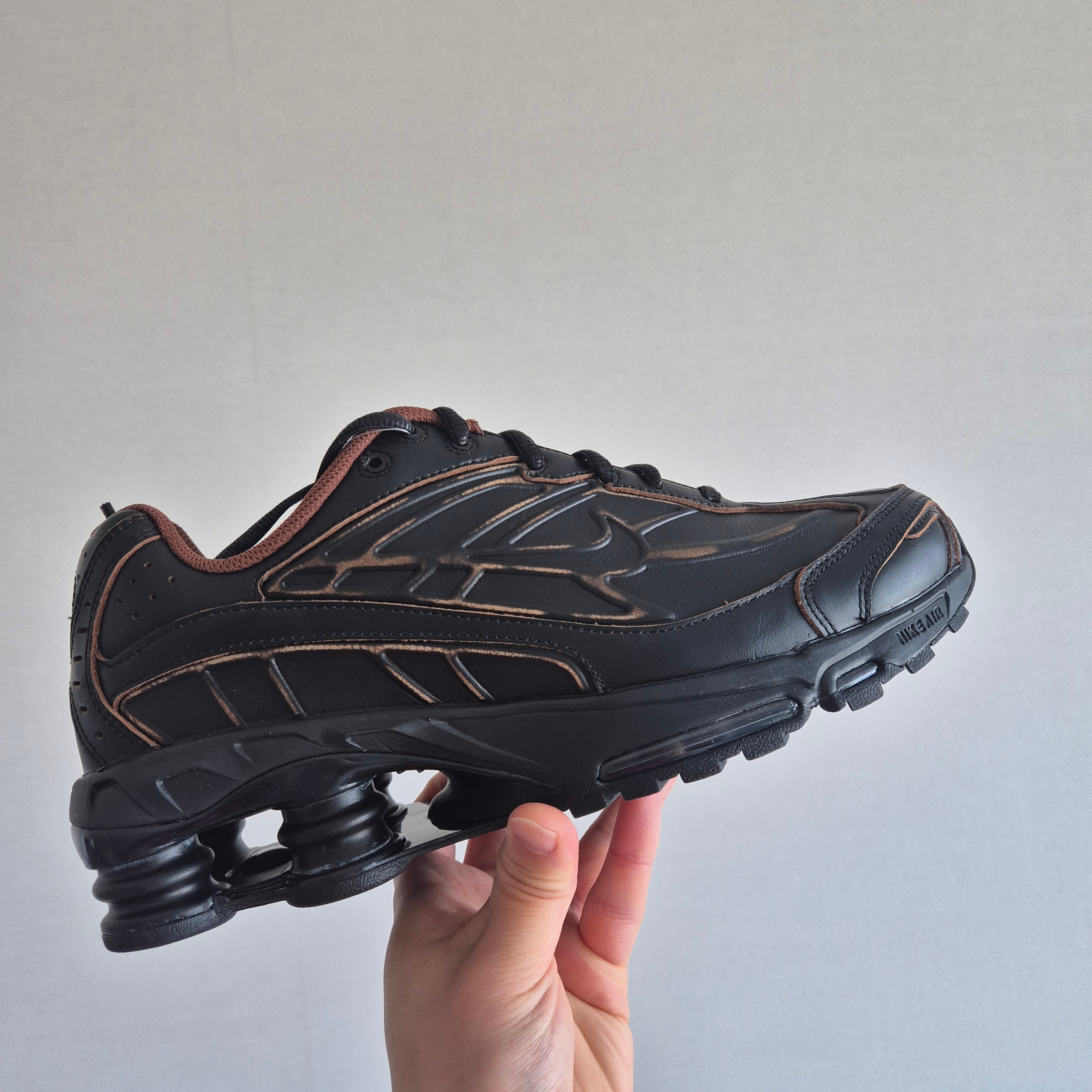 Nike Shox Ride 2 PRM Black and Light British Tan 착용 스타일 - 1