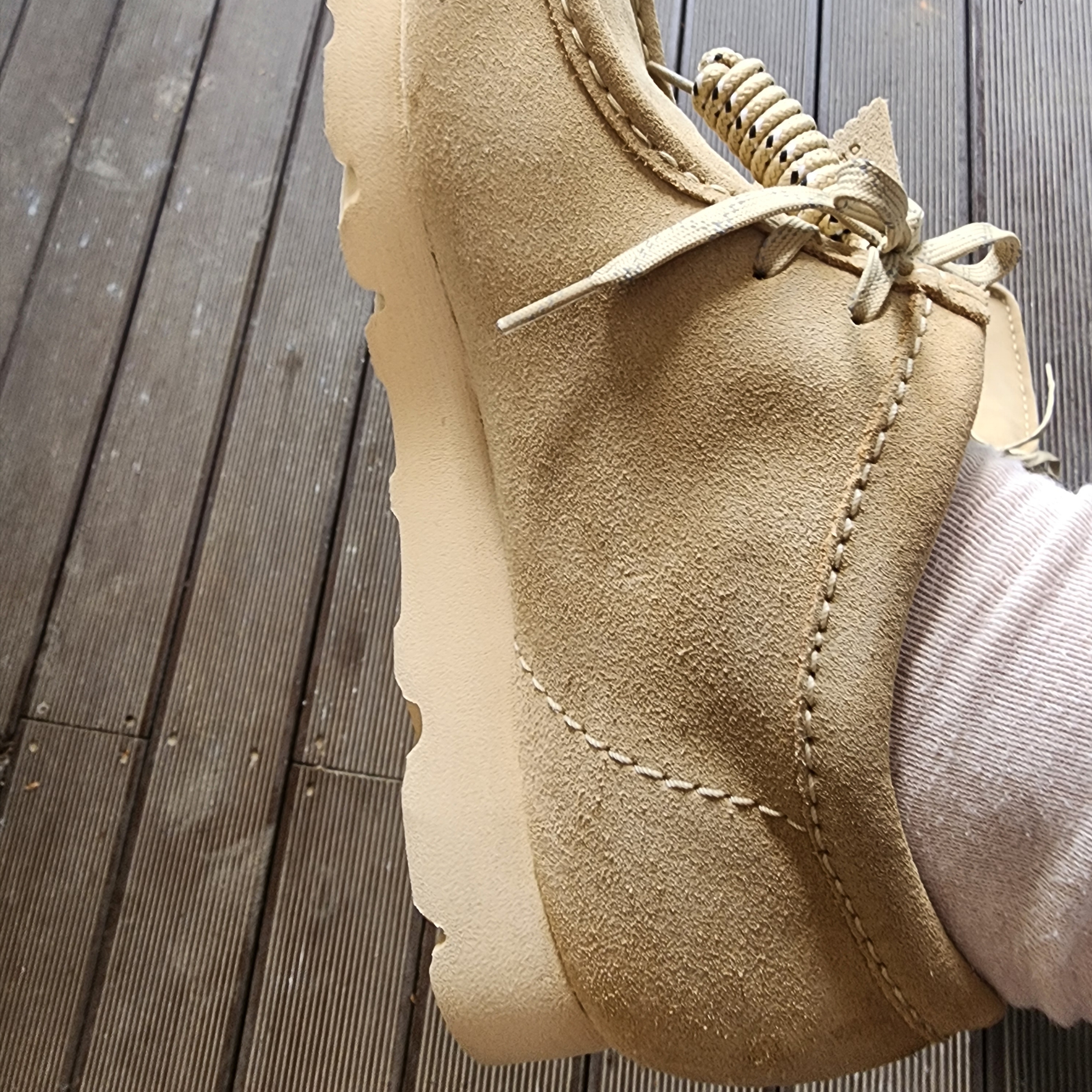 Clarks Wallabee Gore-Tex Maple Suede 착용 스타일 - 1
