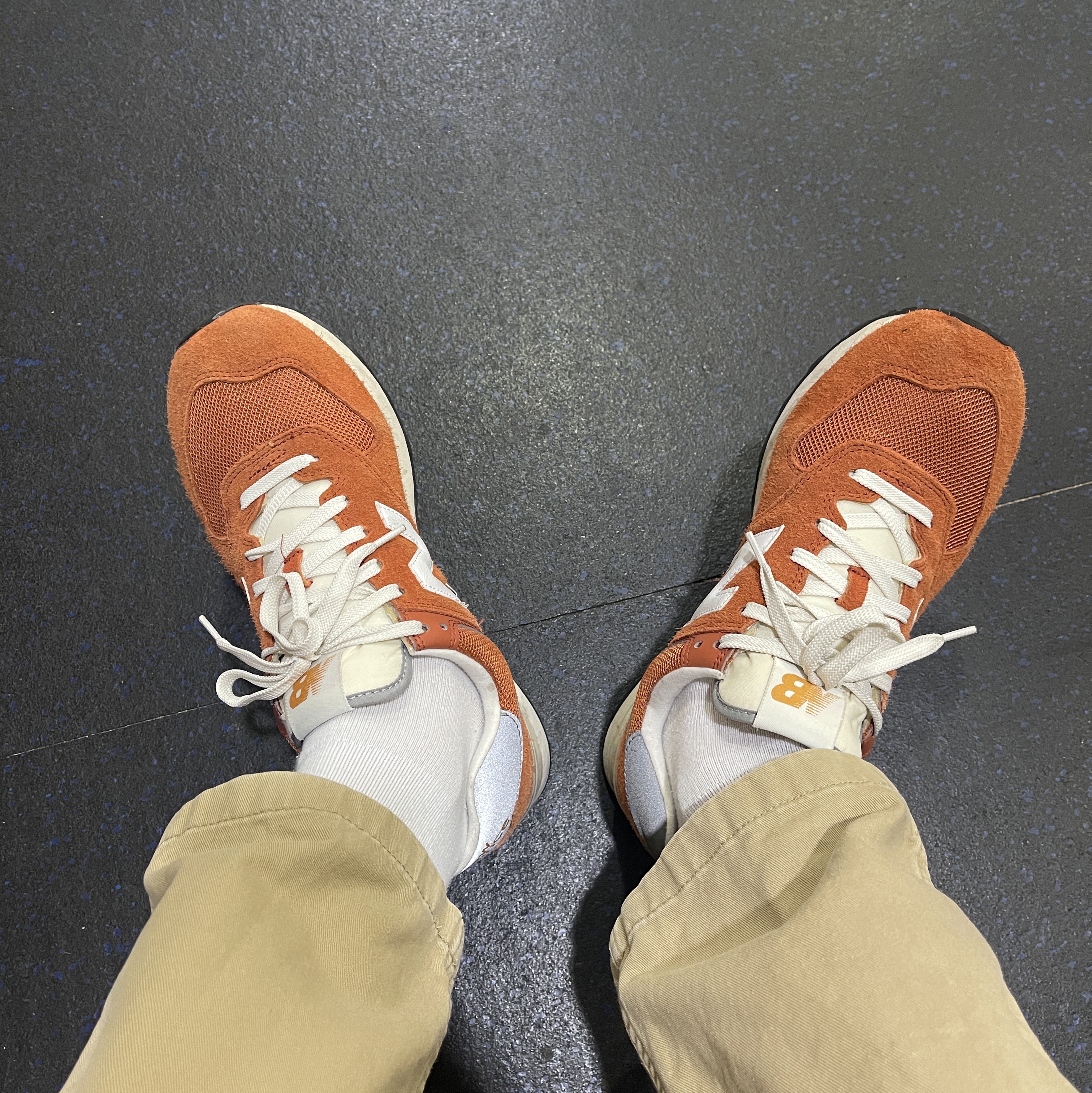 New Balance 574 Heritage Orange Burst White 착용 스타일