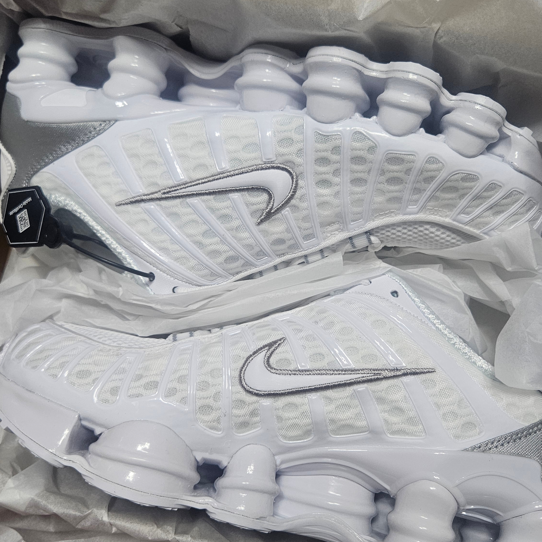 Nike Shox TL Metallic Silver 착용 스타일 - 1