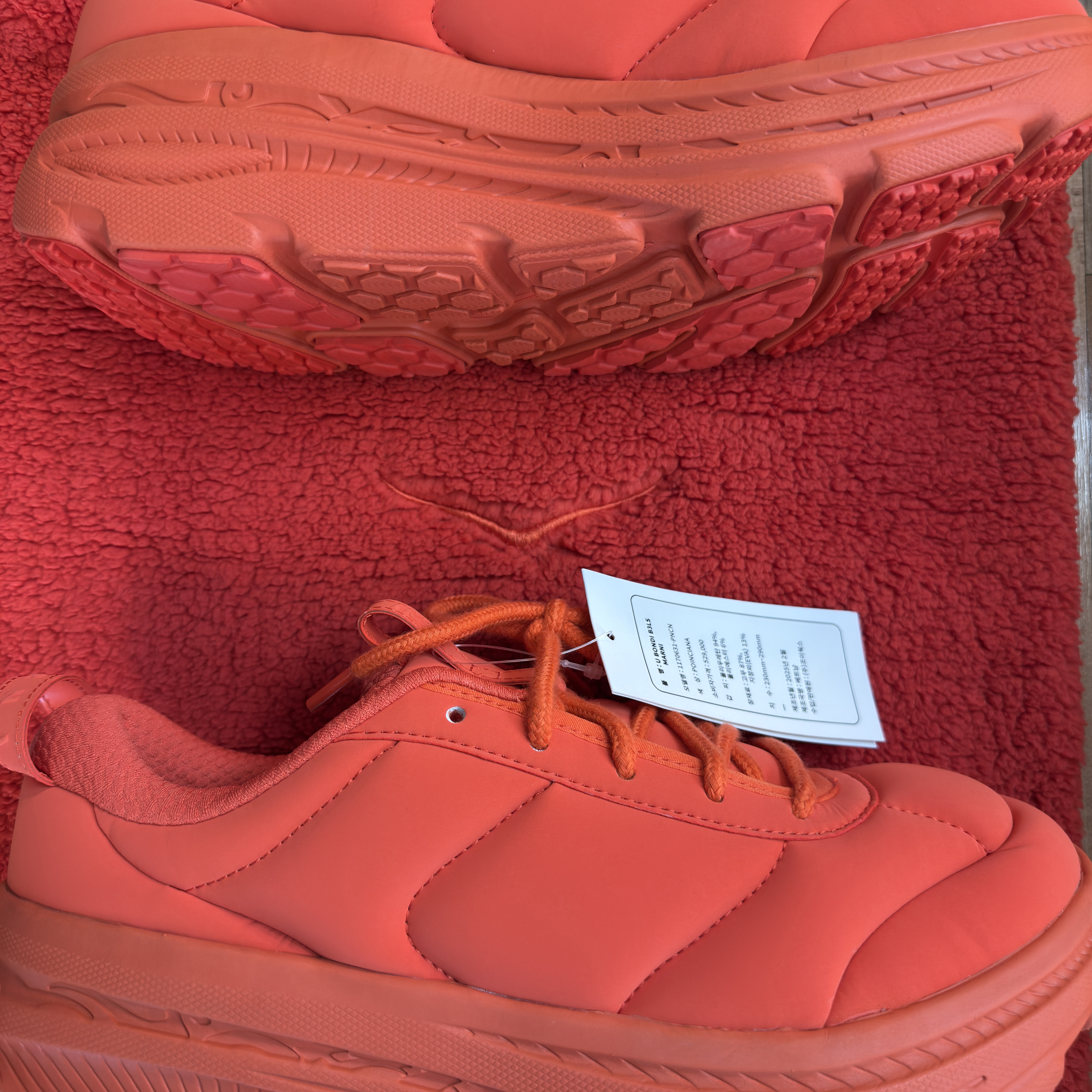 Hoka x Marni Bondi B3LS Poinciana 착용 스타일 - 3