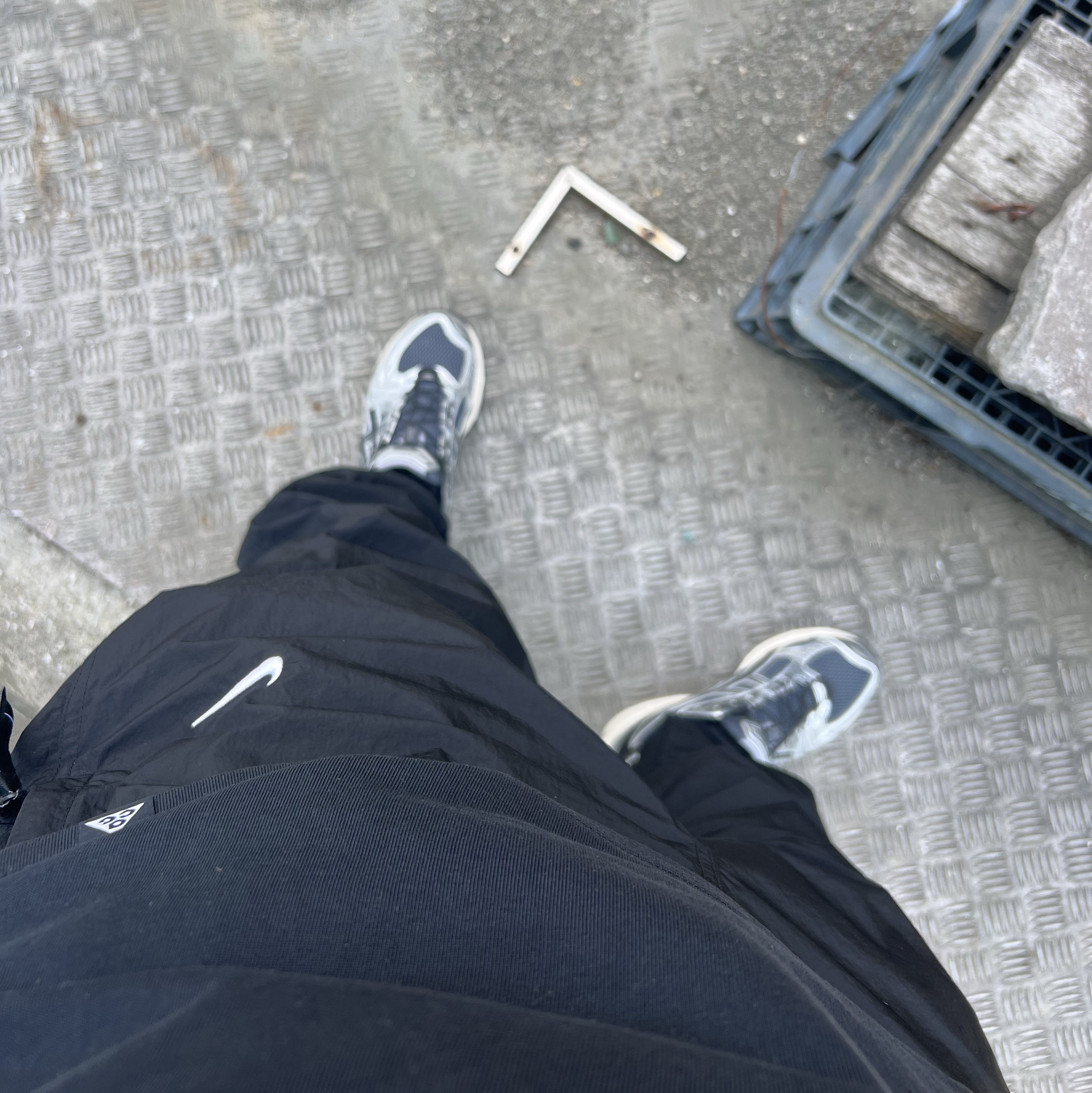 Asics Unlimited Gel-Kayano 14 Carrier Grey Black, Nike M NRG Solo Swoosh Track Pants Black - Asia 착용 스타일
