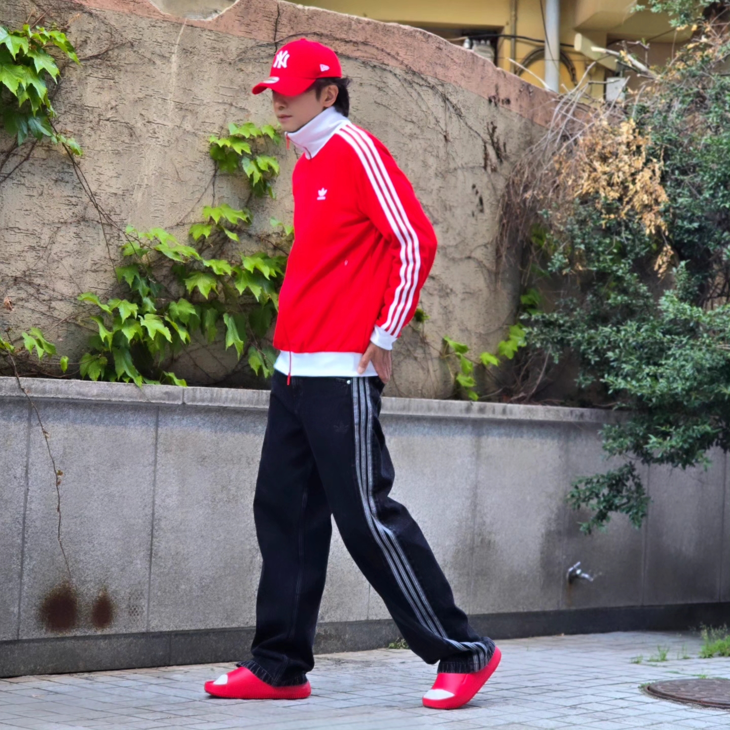Adidas Adicolor Classic Beckenbauer Track Top Better Scarlet White - US Sizing, Adidas Adicolor Classic Beckenbauer Track Top Better Scarlet White - KR Sizing 착용 스타일 - 1