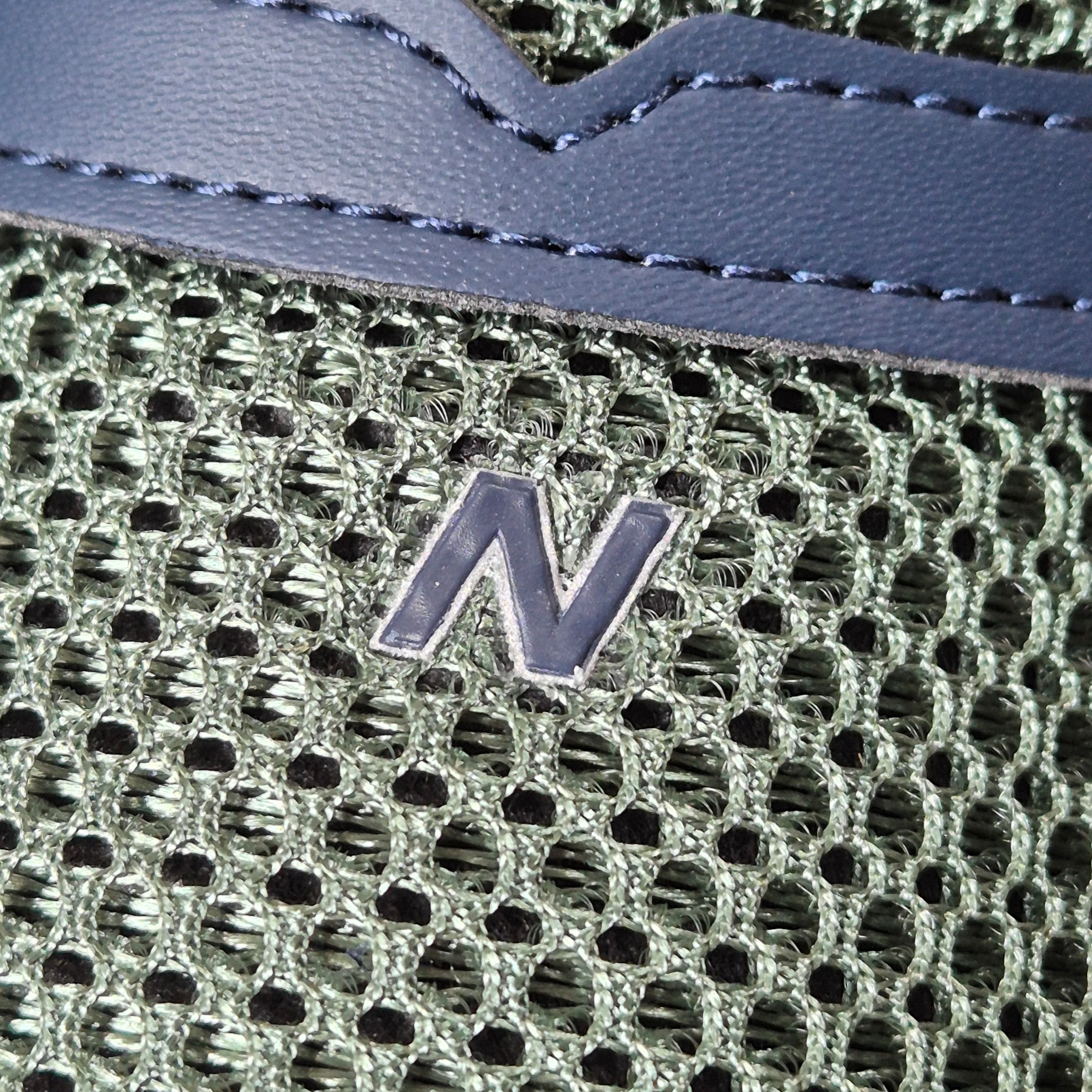 New Balance 1906L Silver Metallic Navy 착용 스타일 - 4