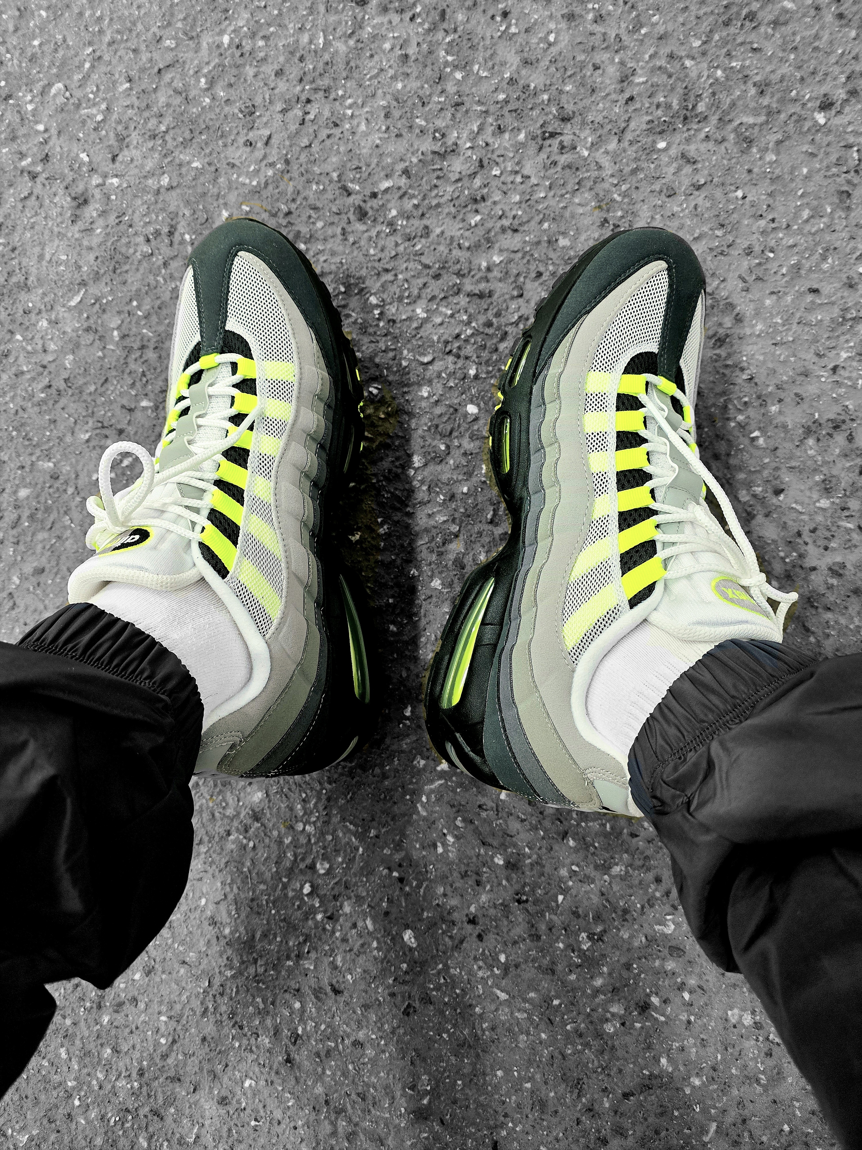 Nike Air Max 95 OG Neon, Jordan x Russell Westbrook Honor the Gift Pullover Hoodie - US/EU 착용 스타일 - 1