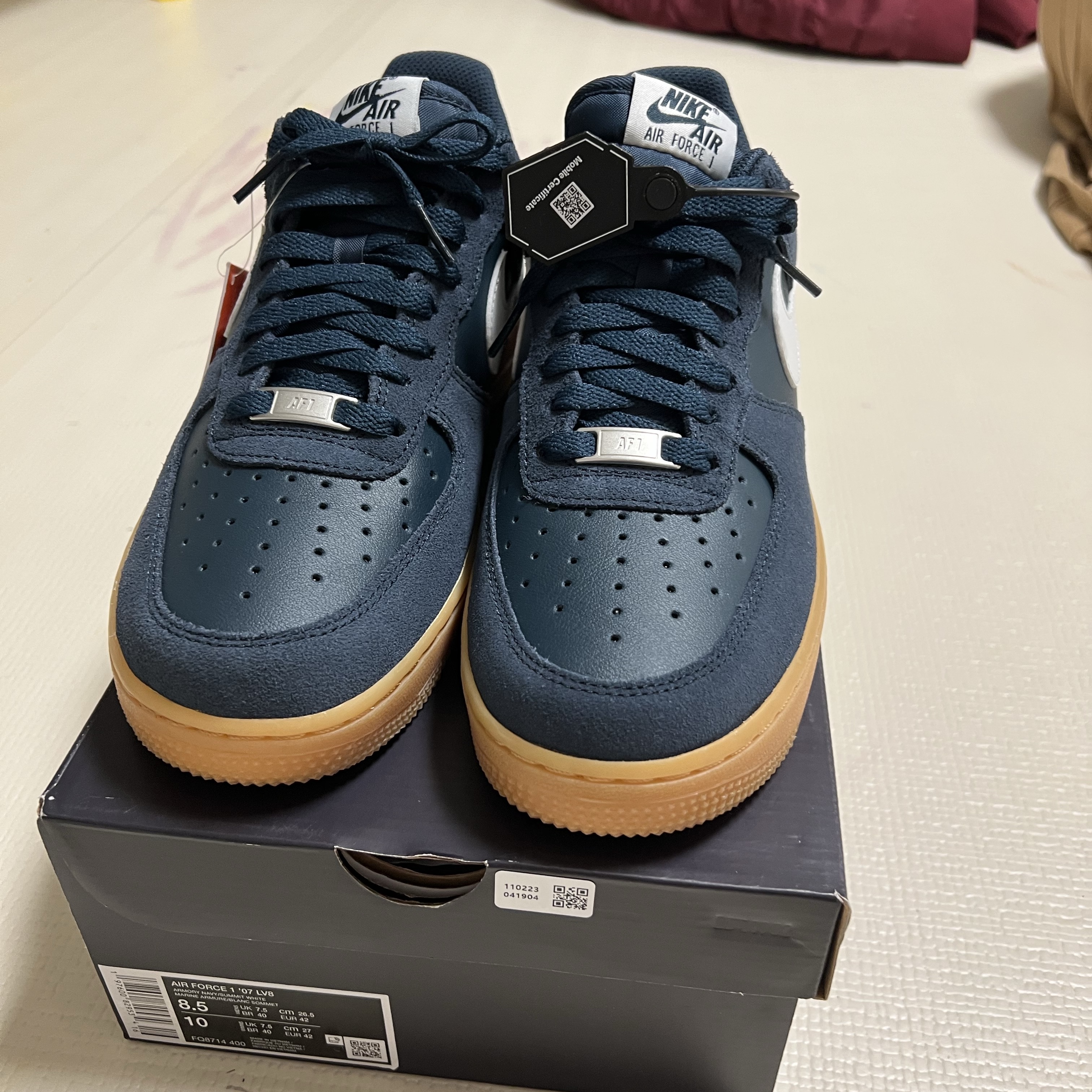 Nike Air Force 1 '07 LV8 Armory Navy Gum Light Brown 착용 스타일 - 2