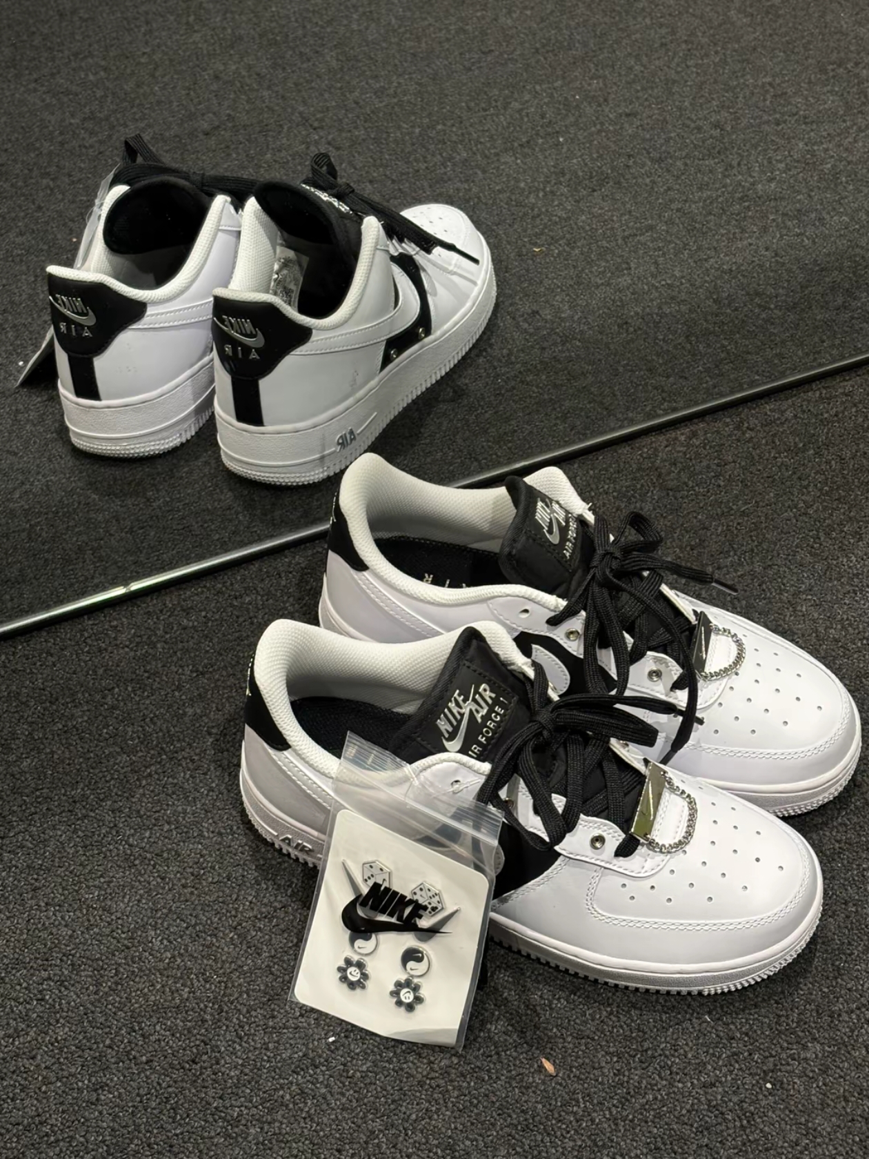 Nike Air Force 1 '07 PRM White Black 착용 스타일