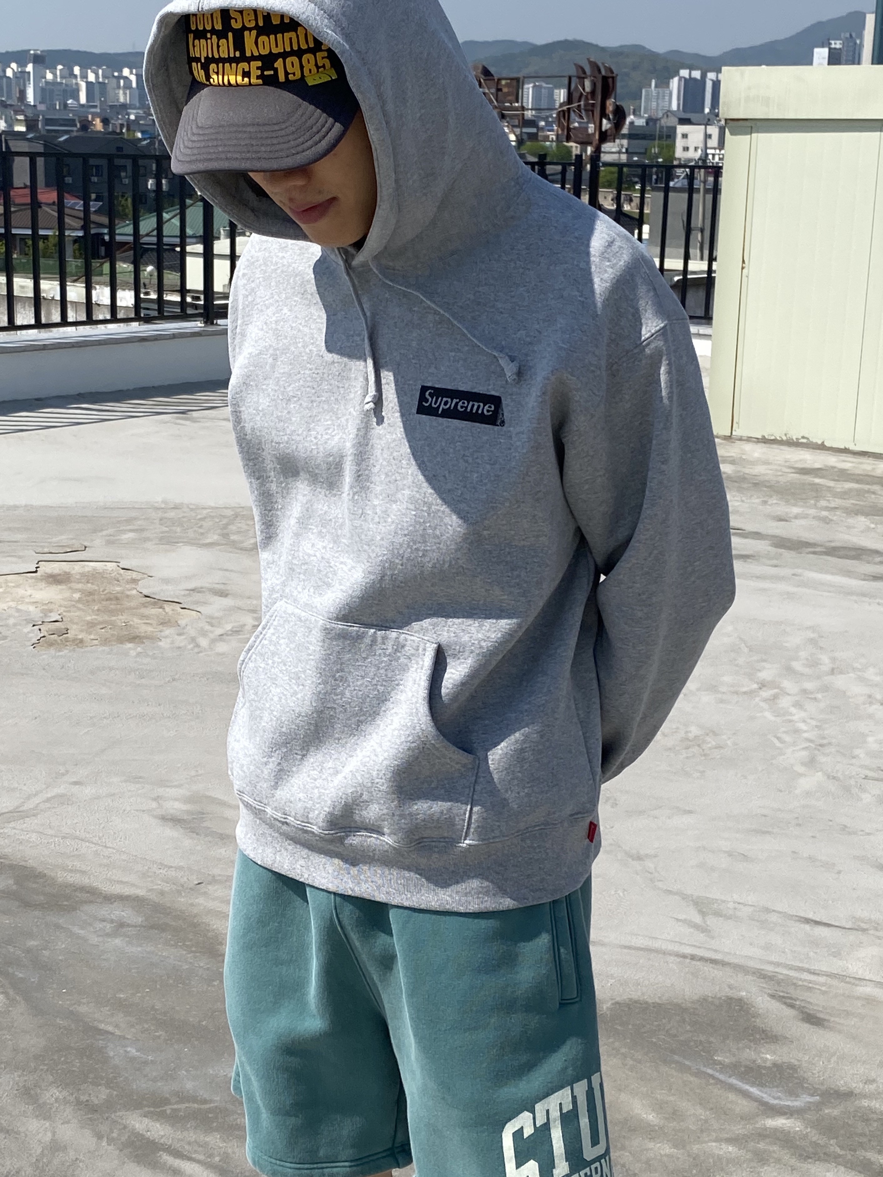 Stussy Fleece International Shorts Teal, Supreme Catwoman Hooded Sweatshirt Heather Grey - 23FW 착용 스타일 - 4
