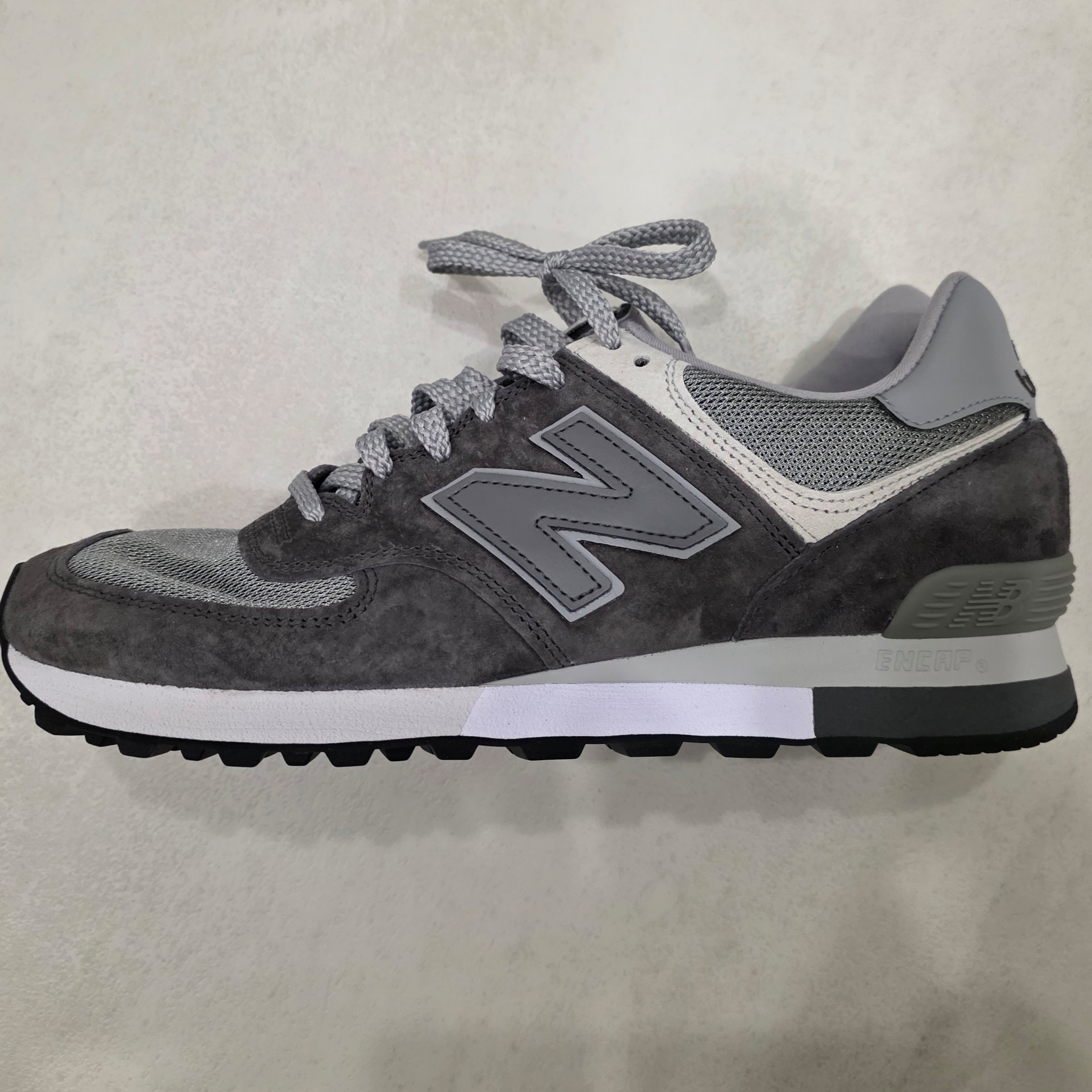 New Balance 576 Made in UK Dark Gull Grey 착용 스타일
