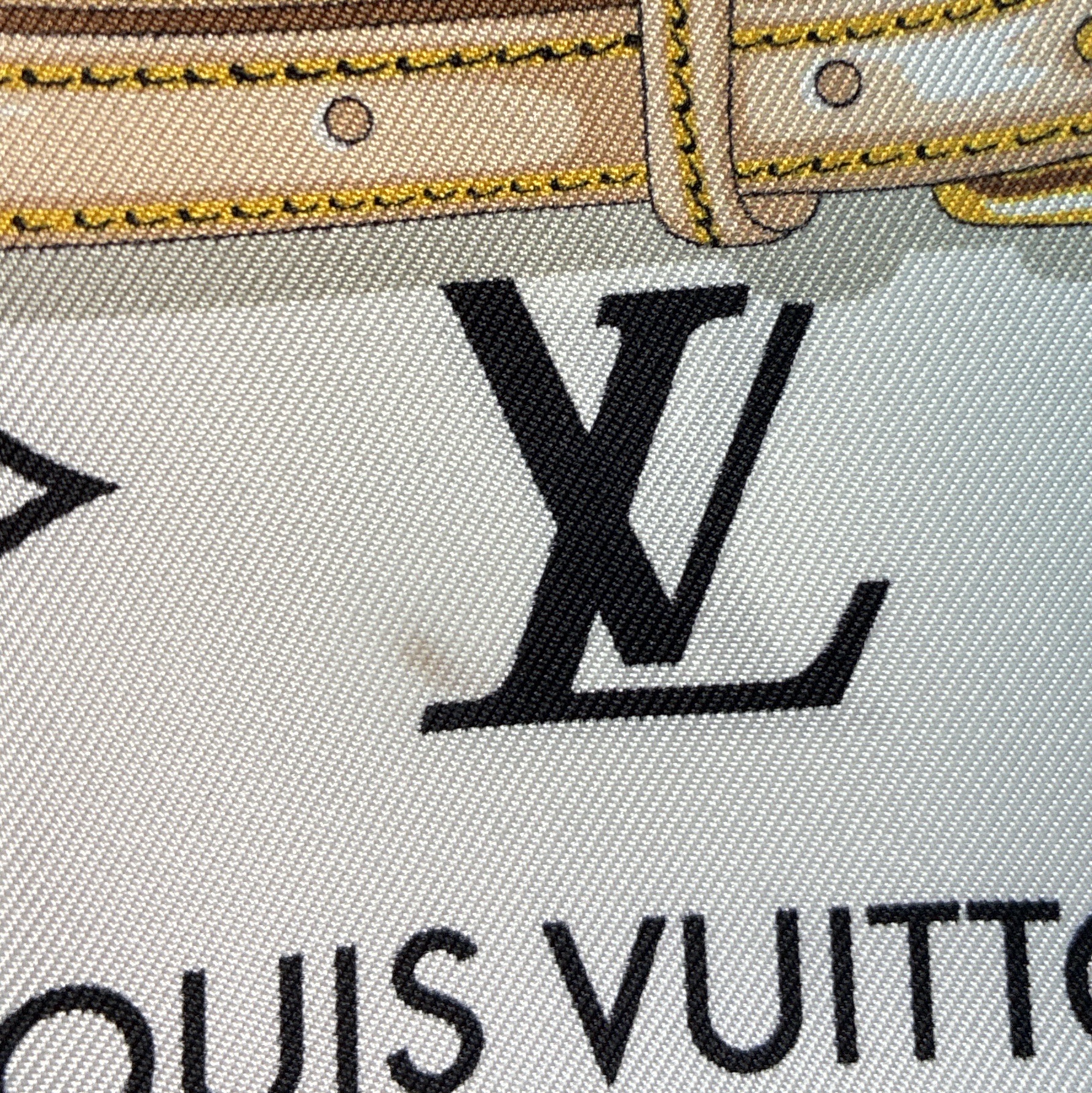 (W) Louis Vuitton Monogram Confidential Bandeau Black 착용 스타일 - 3