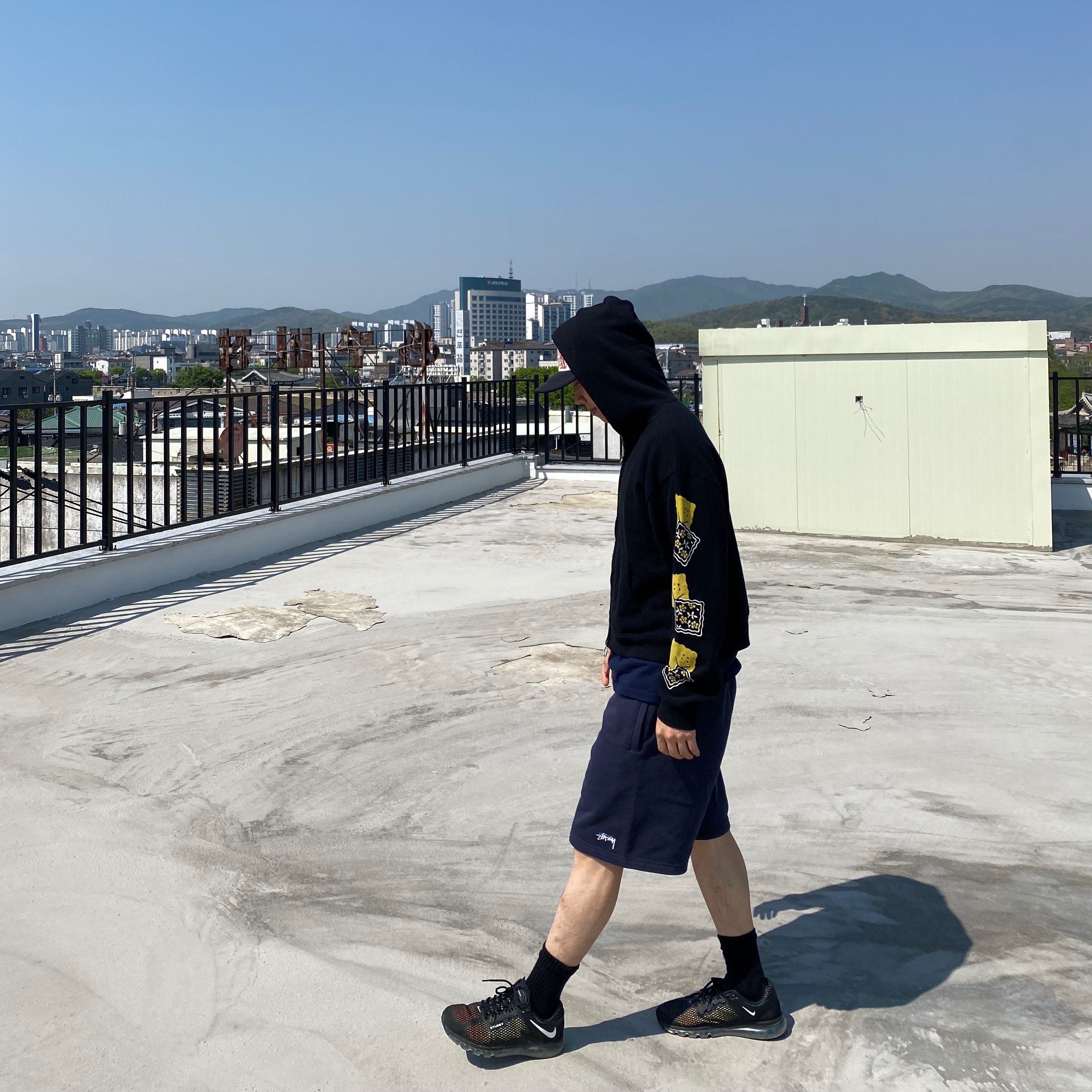 Stussy Stock Logo Sweatshorts Washed Black, Kapital Fleece Zip Up Gym Hoodie Black 착용 스타일 - 2