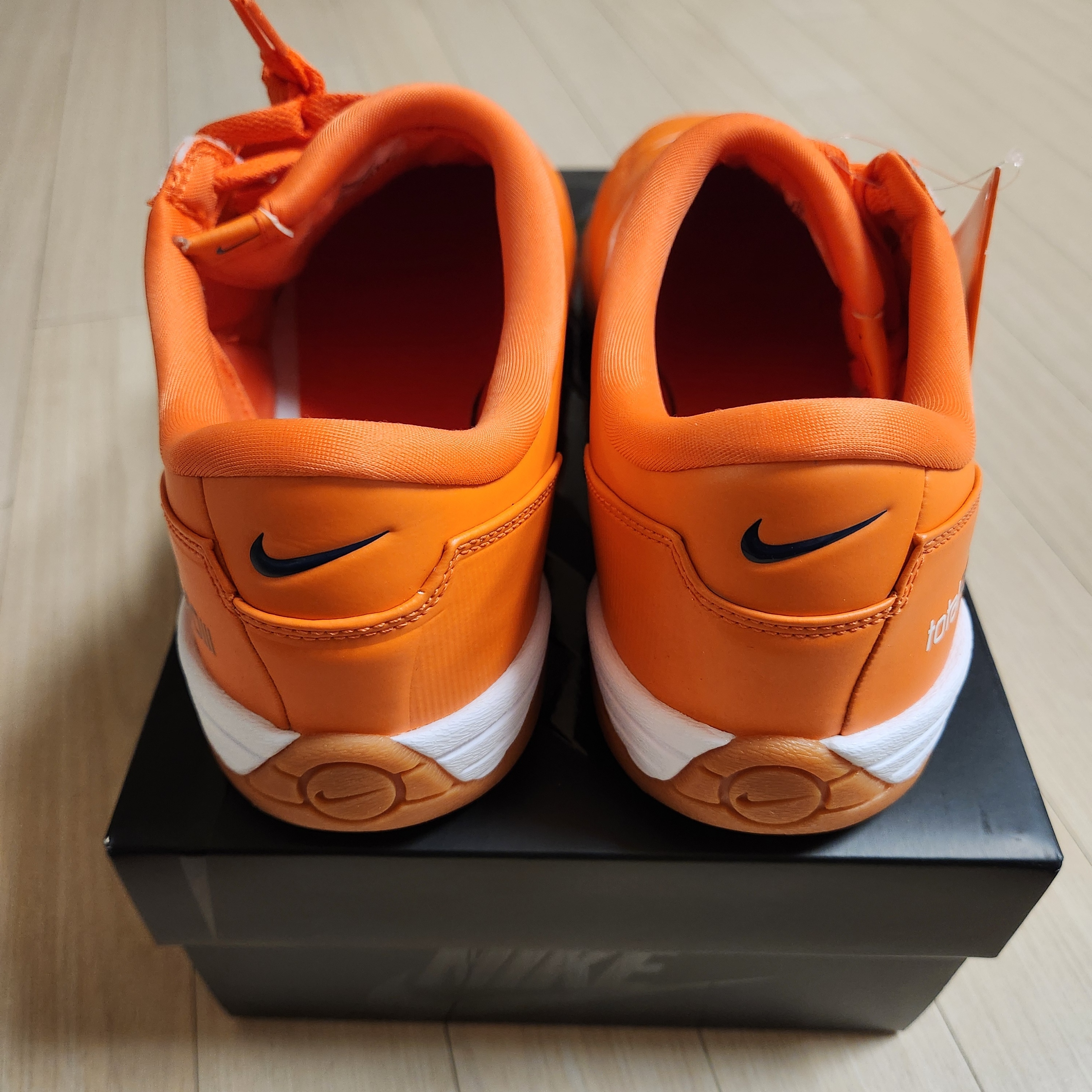 Nike Total 90 III SP Safety Orange 착용 스타일 - 5