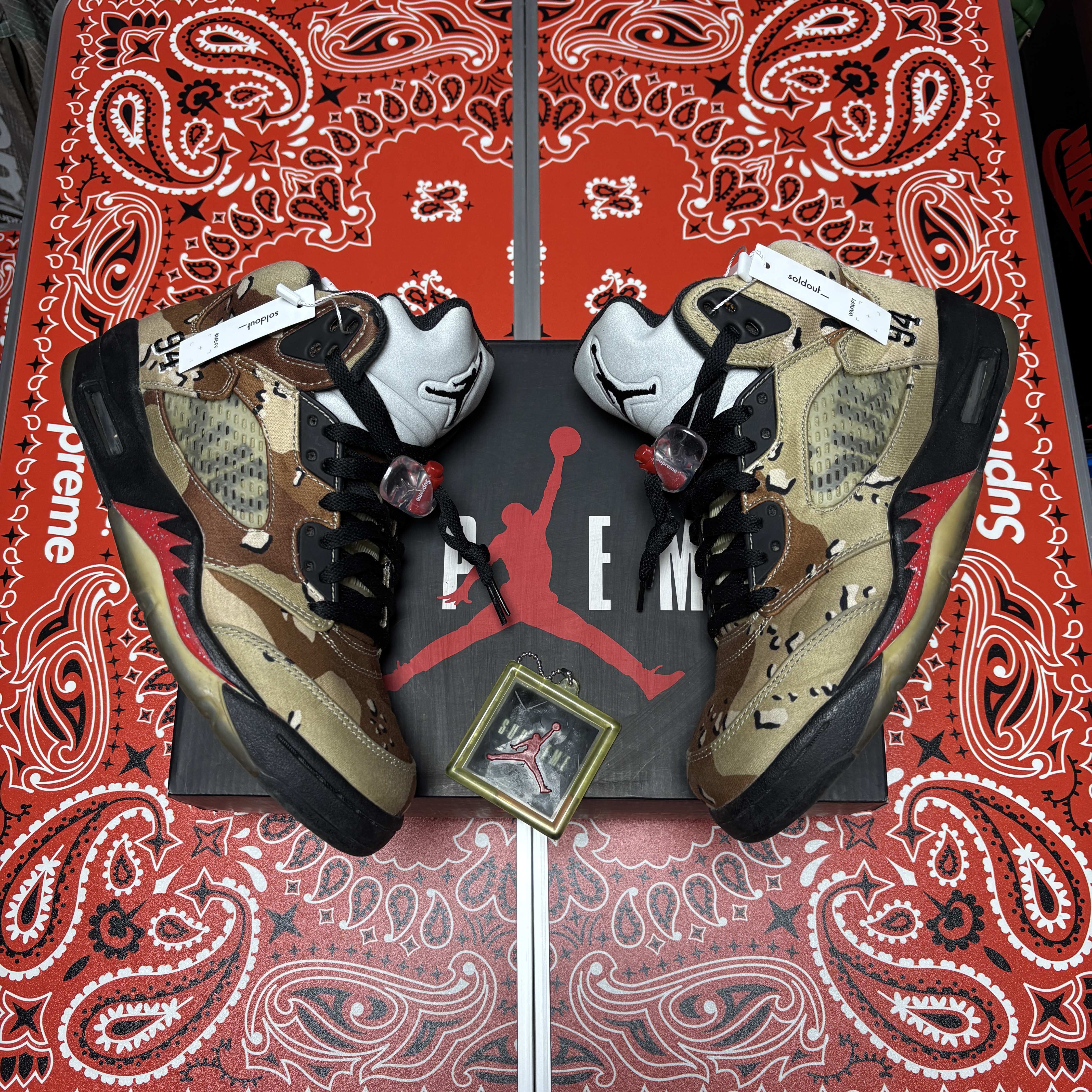Jordan 5 x Supreme Retro Desert Camo 착용 스타일 - 1