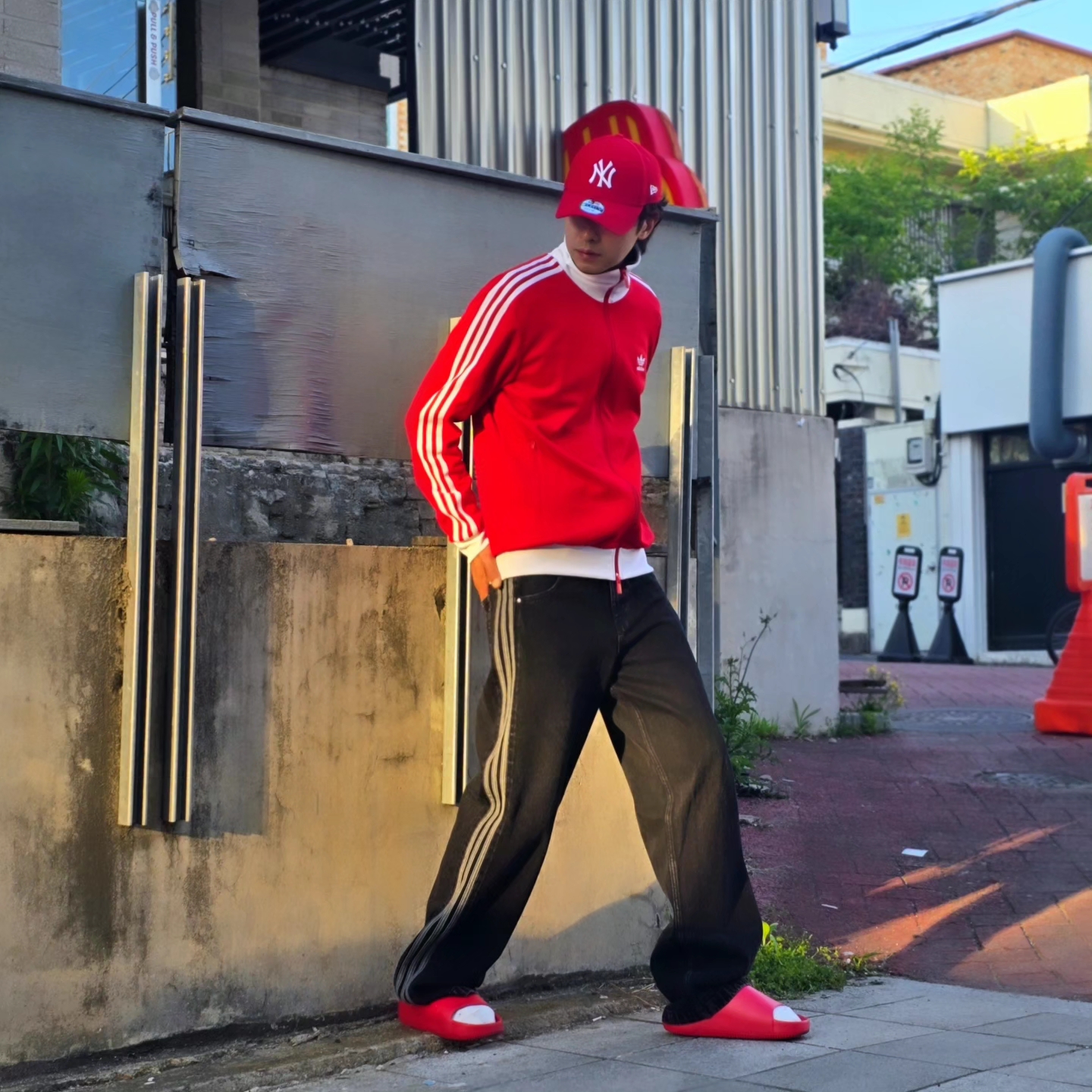 Adidas Adicolor Classic Beckenbauer Track Top Better Scarlet White - US Sizing, Adidas Adicolor Classic Beckenbauer Track Top Better Scarlet White - KR Sizing 착용 스타일 - 7